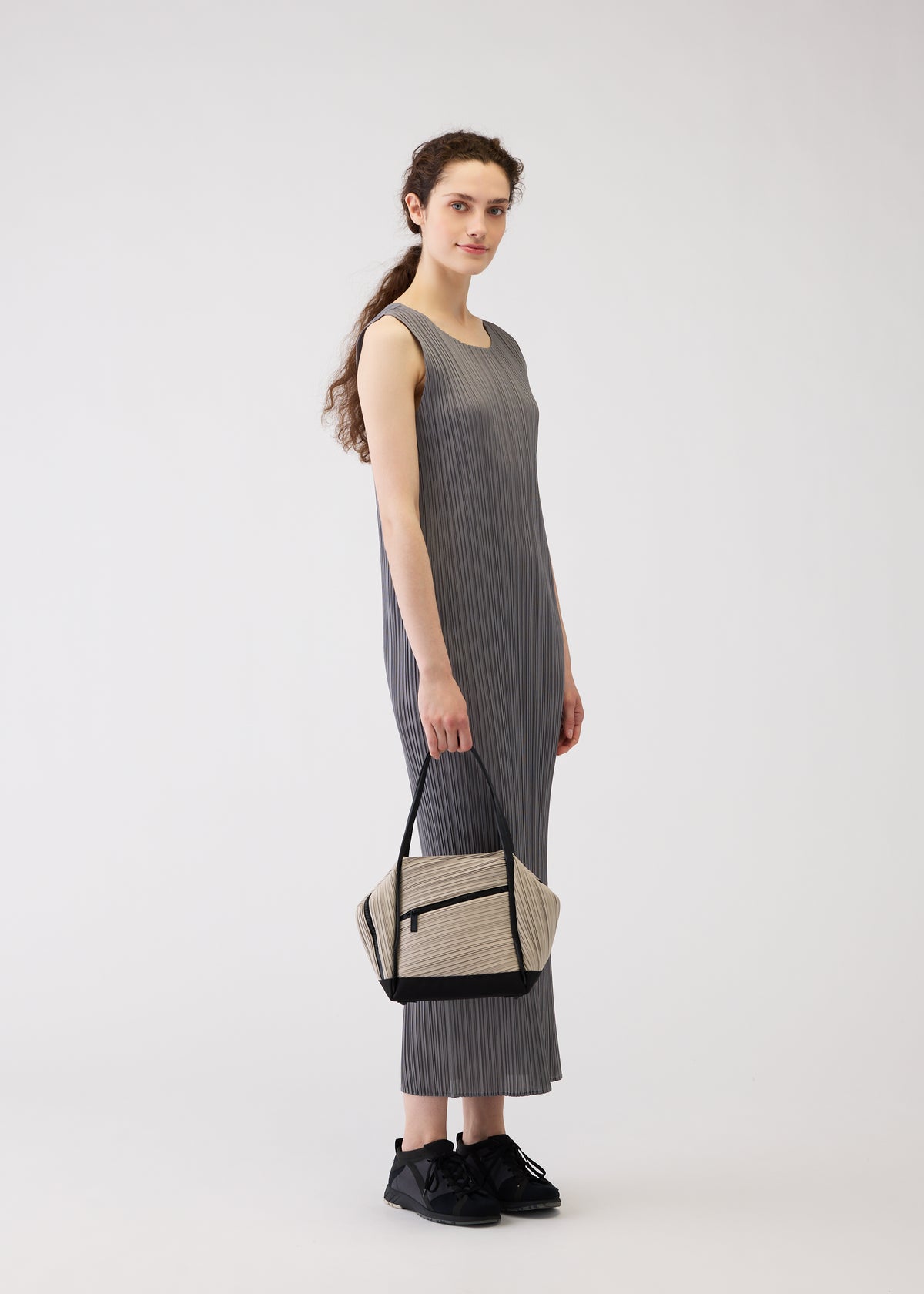 BIAS PLEATS BAG