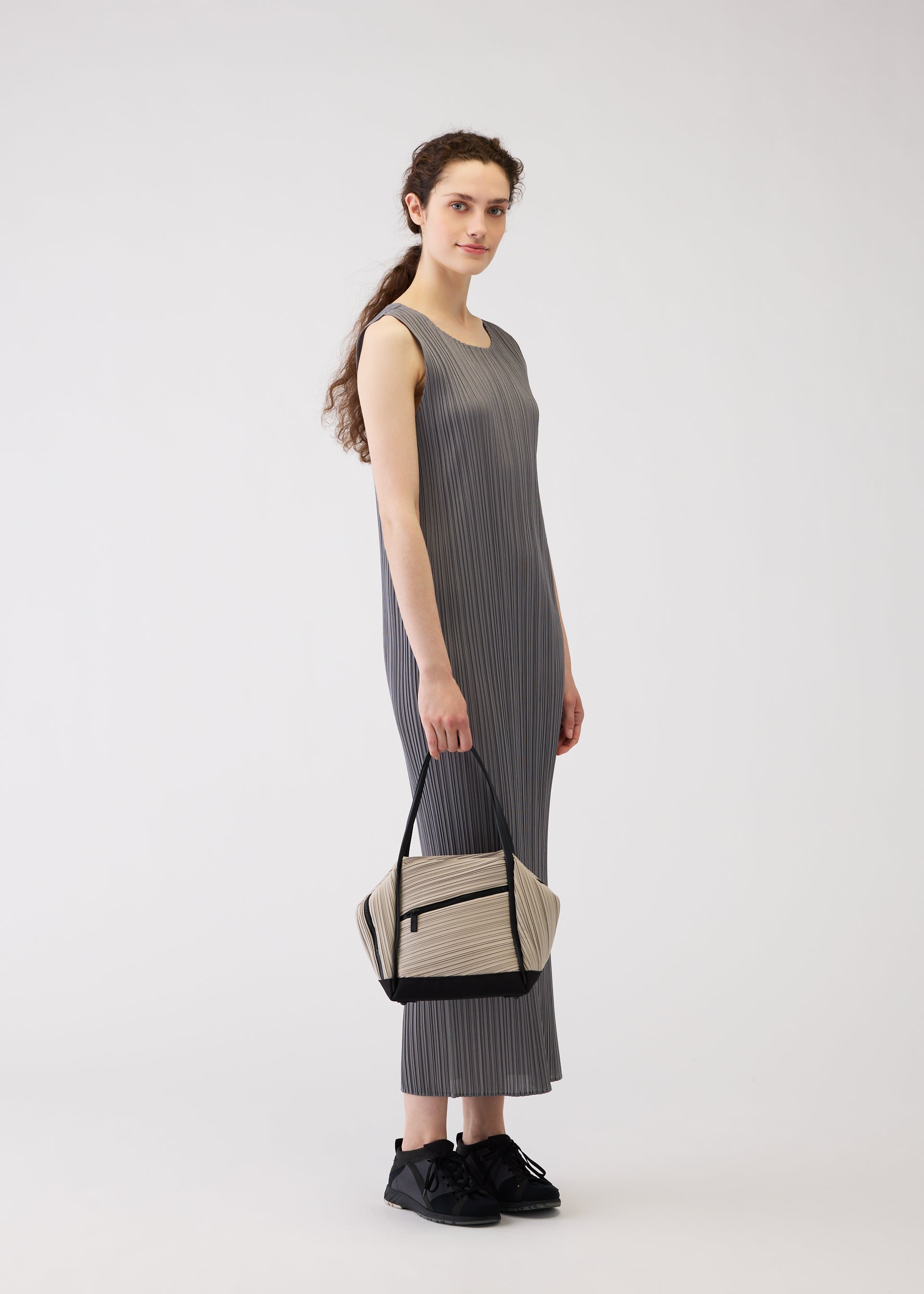 BIAS PLEATS BAG