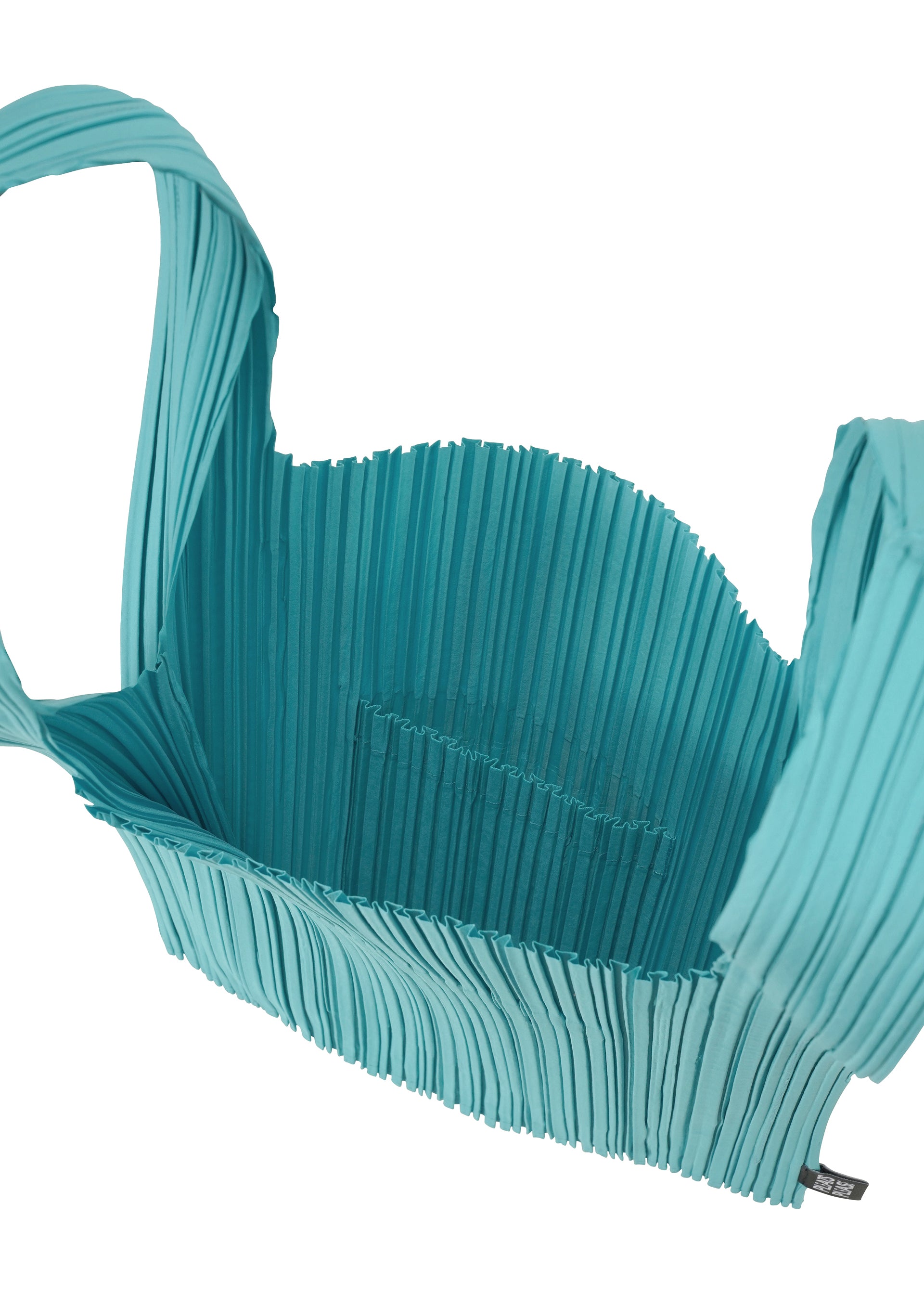 PLEATS SHOPPING TOTE – isseymiyake.com
