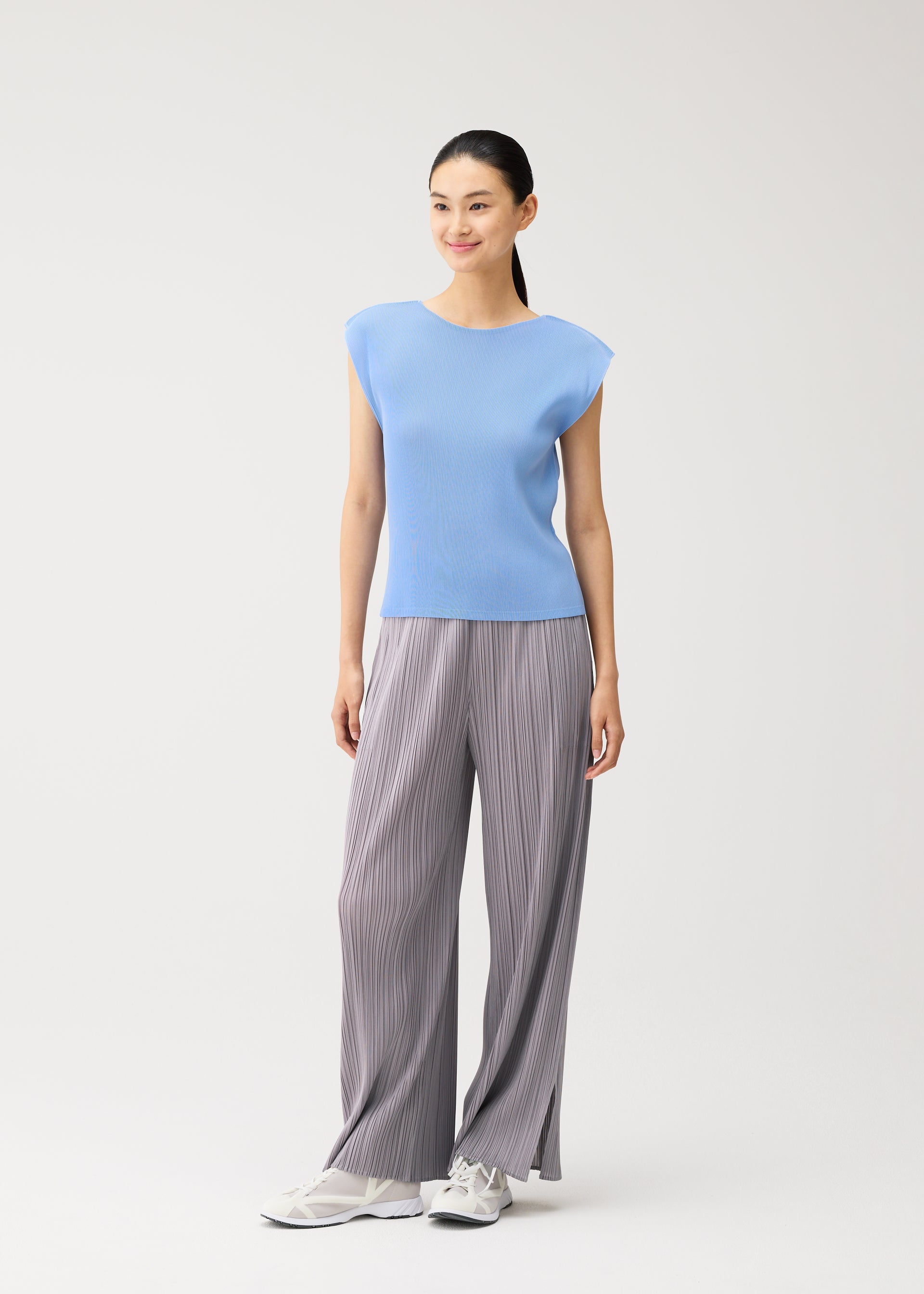 プリーツプリーズイッセイミヤケ　フレンチスリーブ　ミストプリーツ　トップス⭐︎ MIST AUGUST – isseymiyake.com