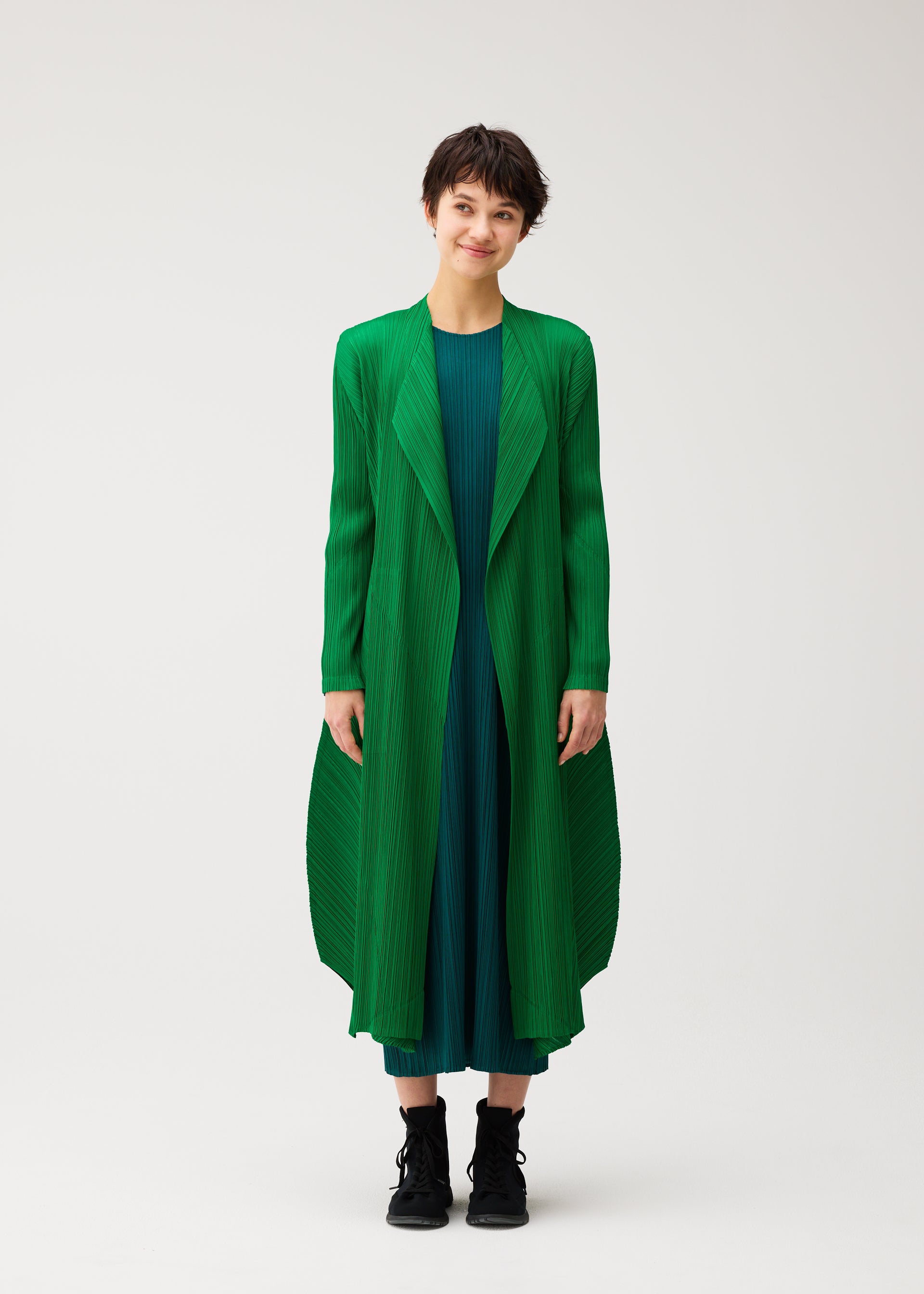 PLEATS PLEASE ISSEY MIYAKE – isseymiyake.com
