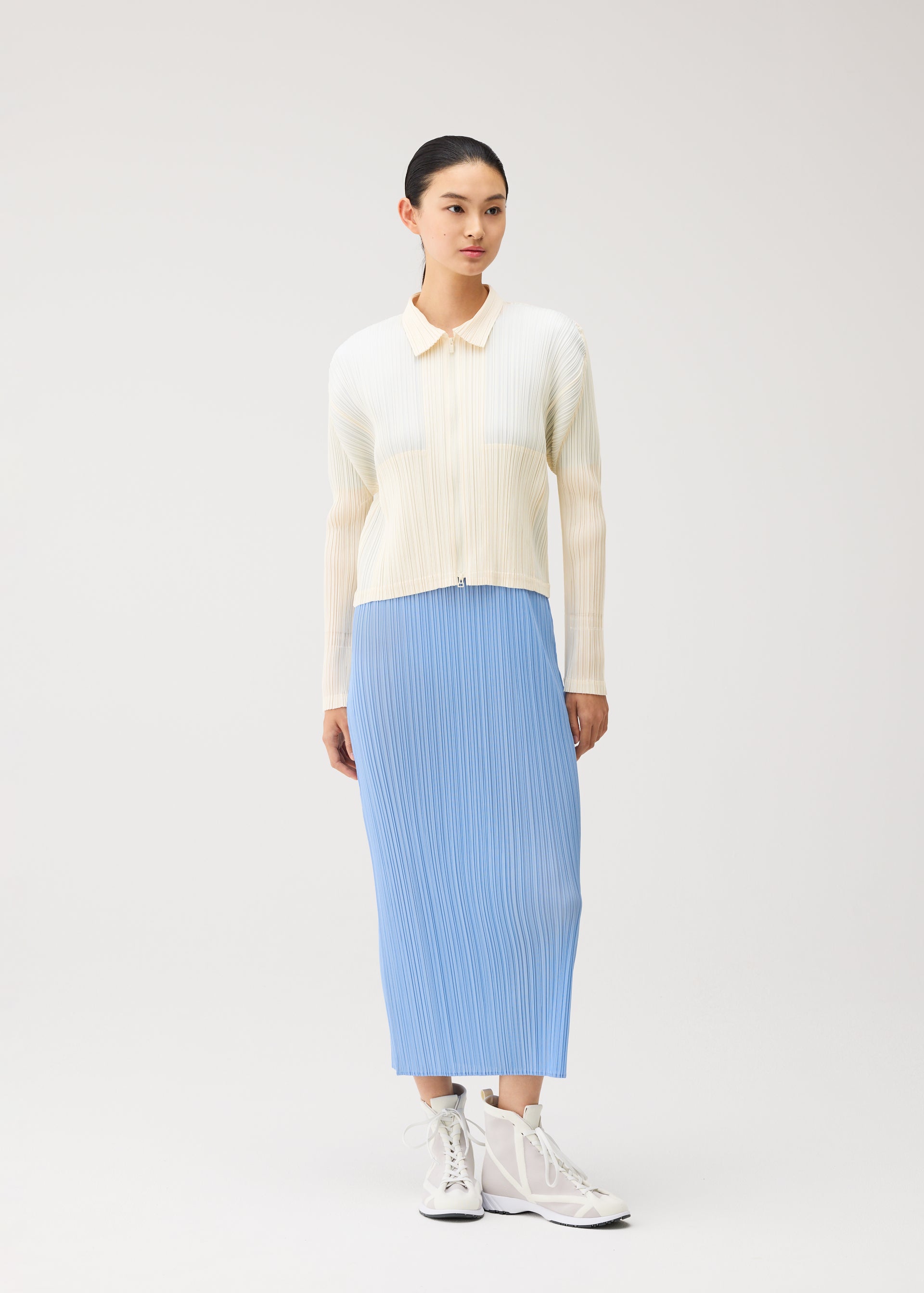 MONTHLY COLORS : AUGUST – isseymiyake.com