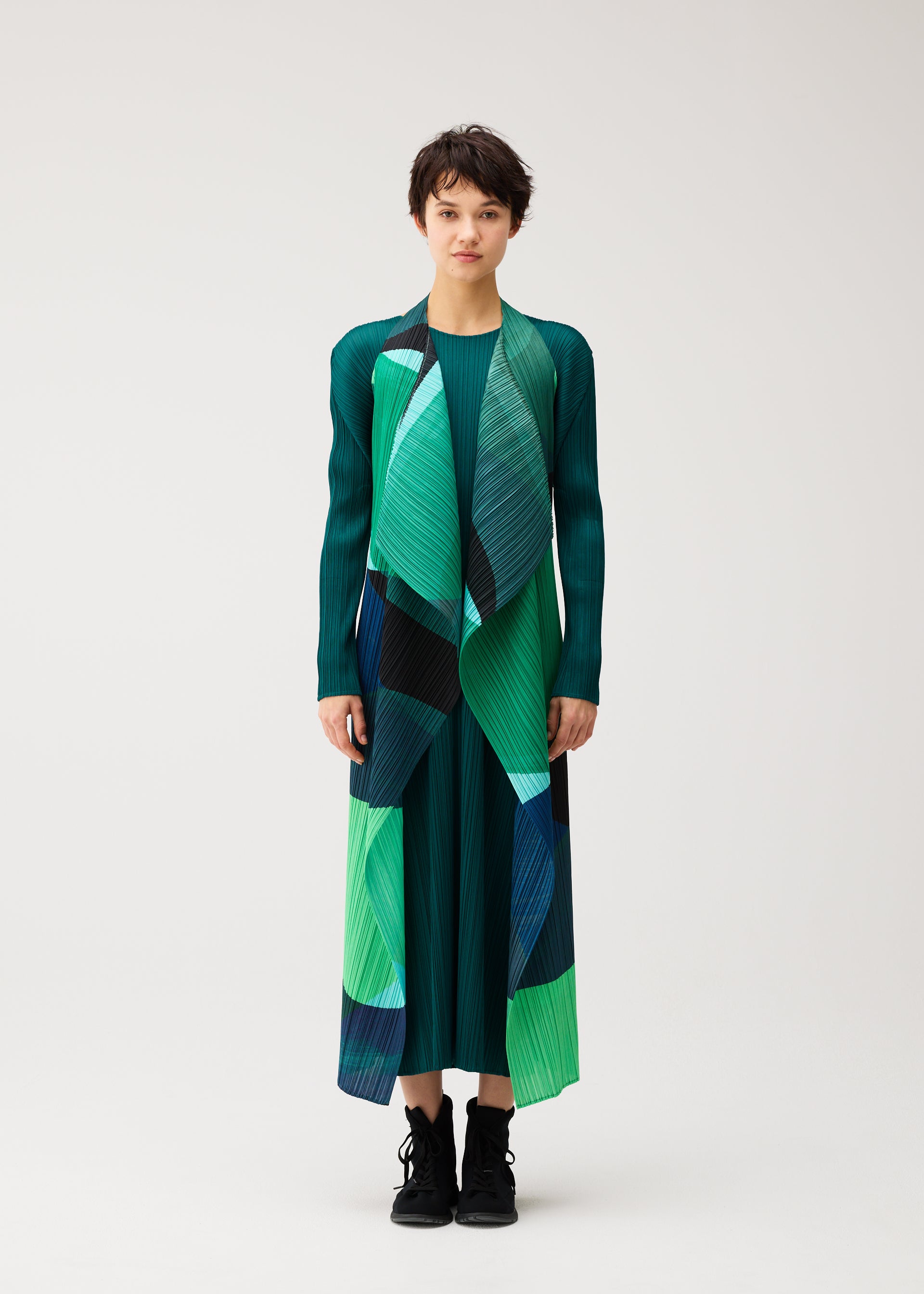 ウィメンズ／トップス／ベスト – isseymiyake.com