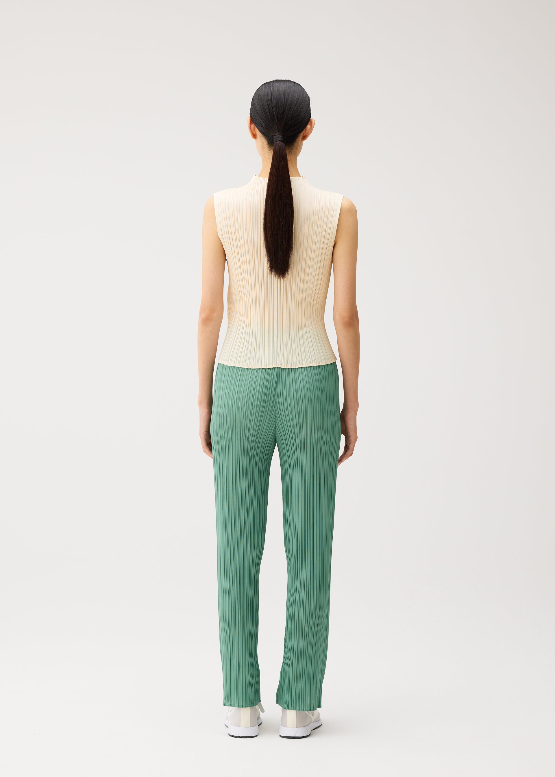 MONTHLY COLORS : AUGUST – isseymiyake.com