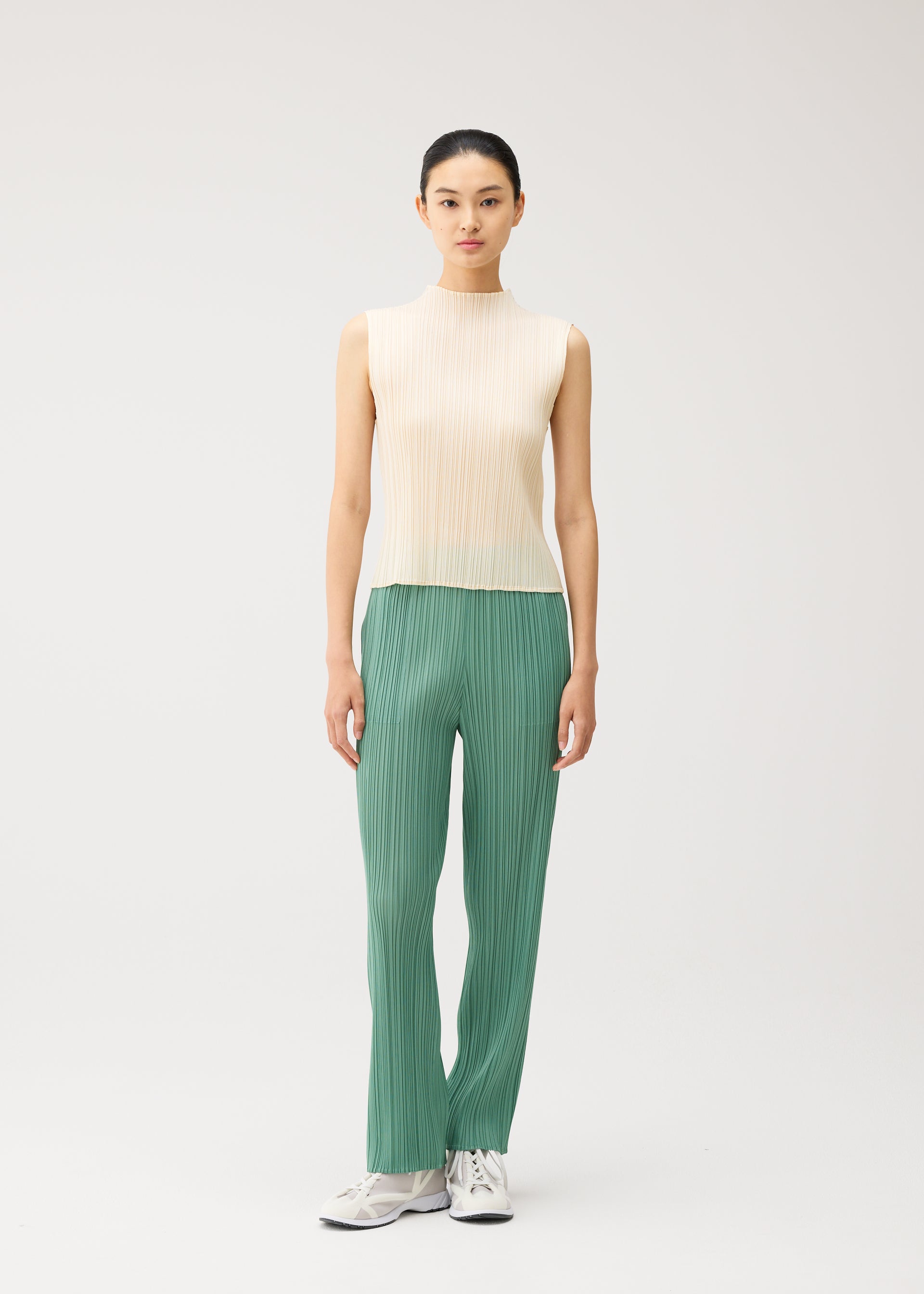 MONTHLY COLORS : AUGUST – isseymiyake.com