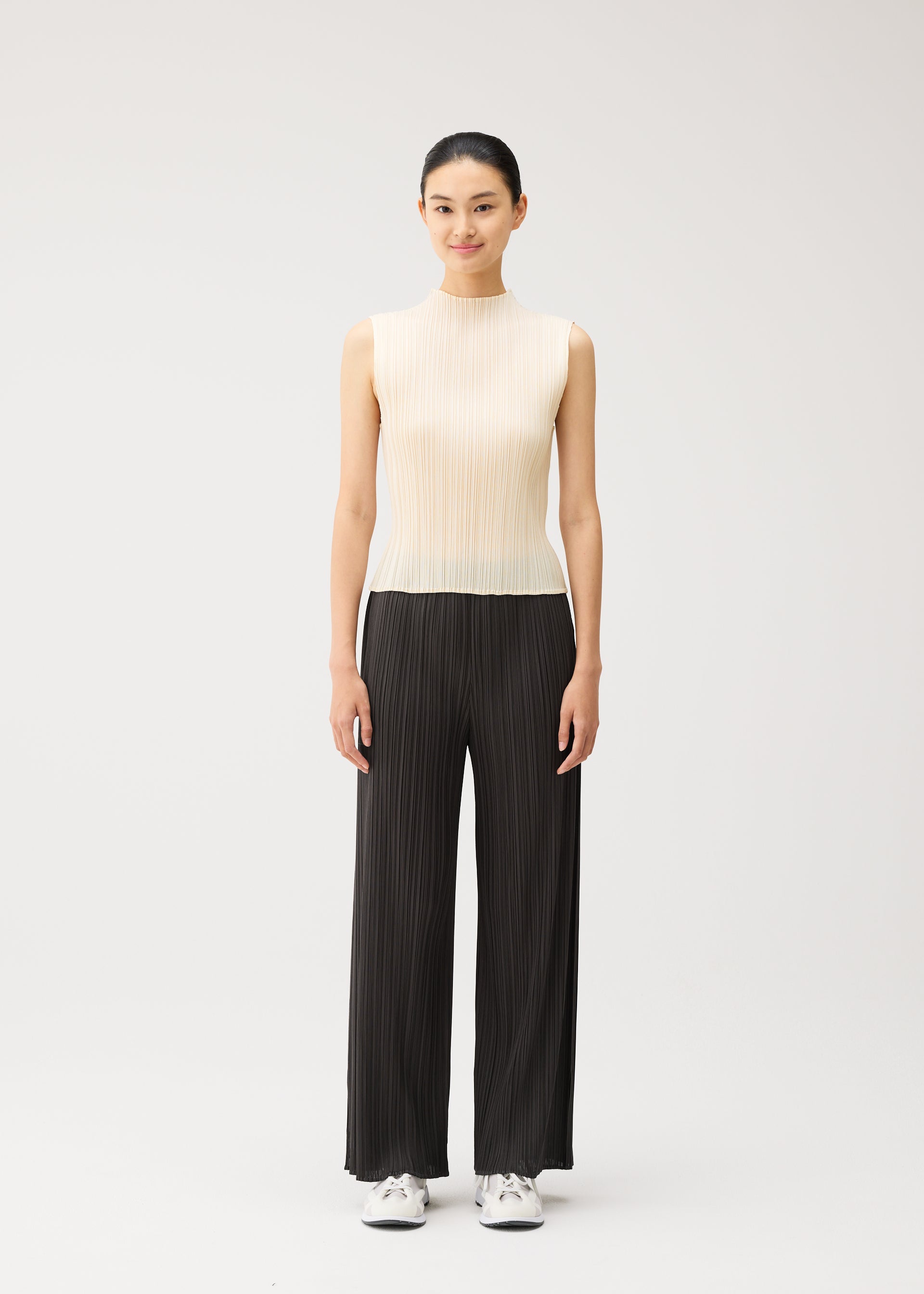 MONTHLY COLORS : AUGUST – isseymiyake.com