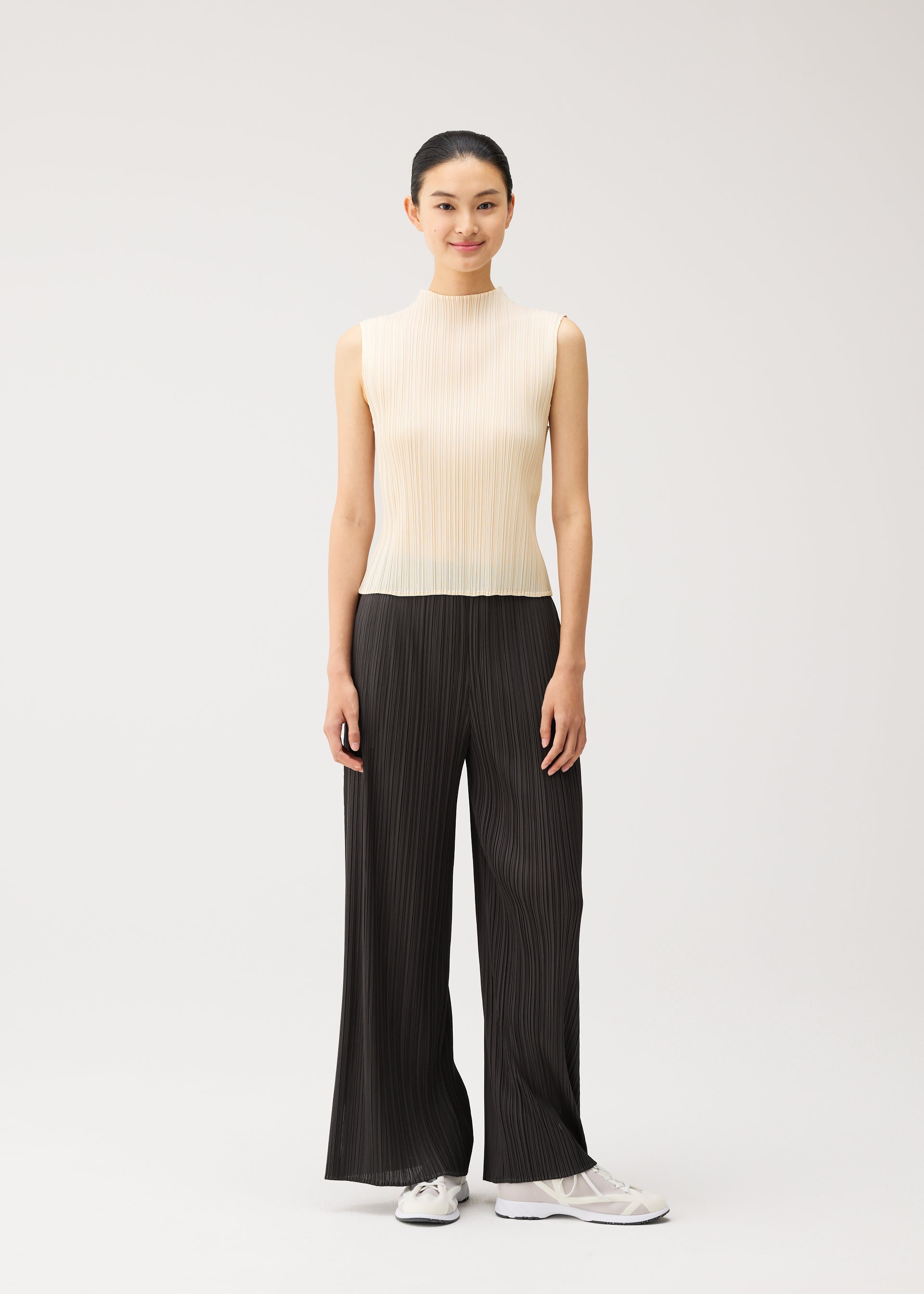 MONTHLY COLORS : AUGUST – isseymiyake.com