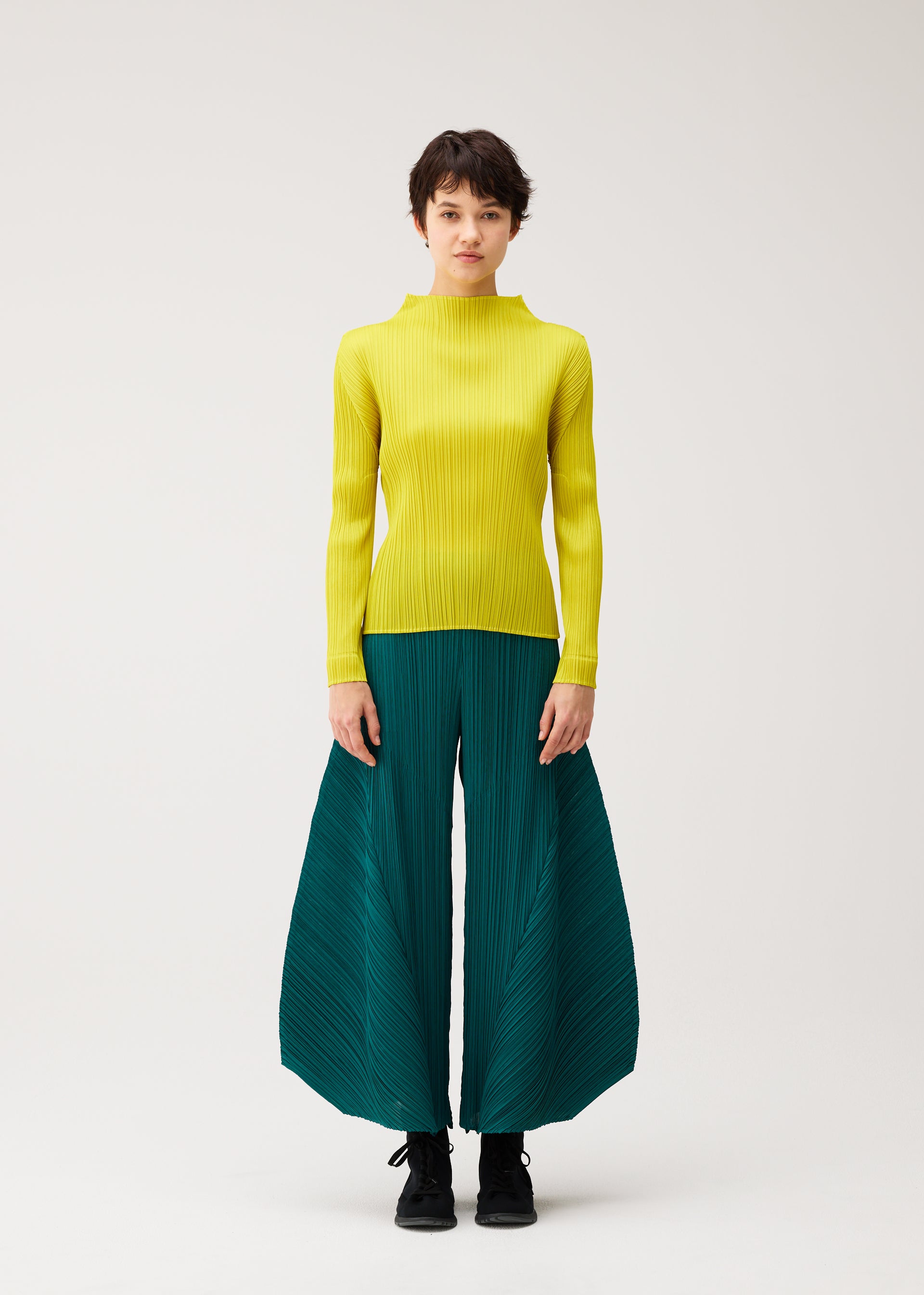 PLEATS PLEASE ISSEY MIYAKE – isseymiyake.com