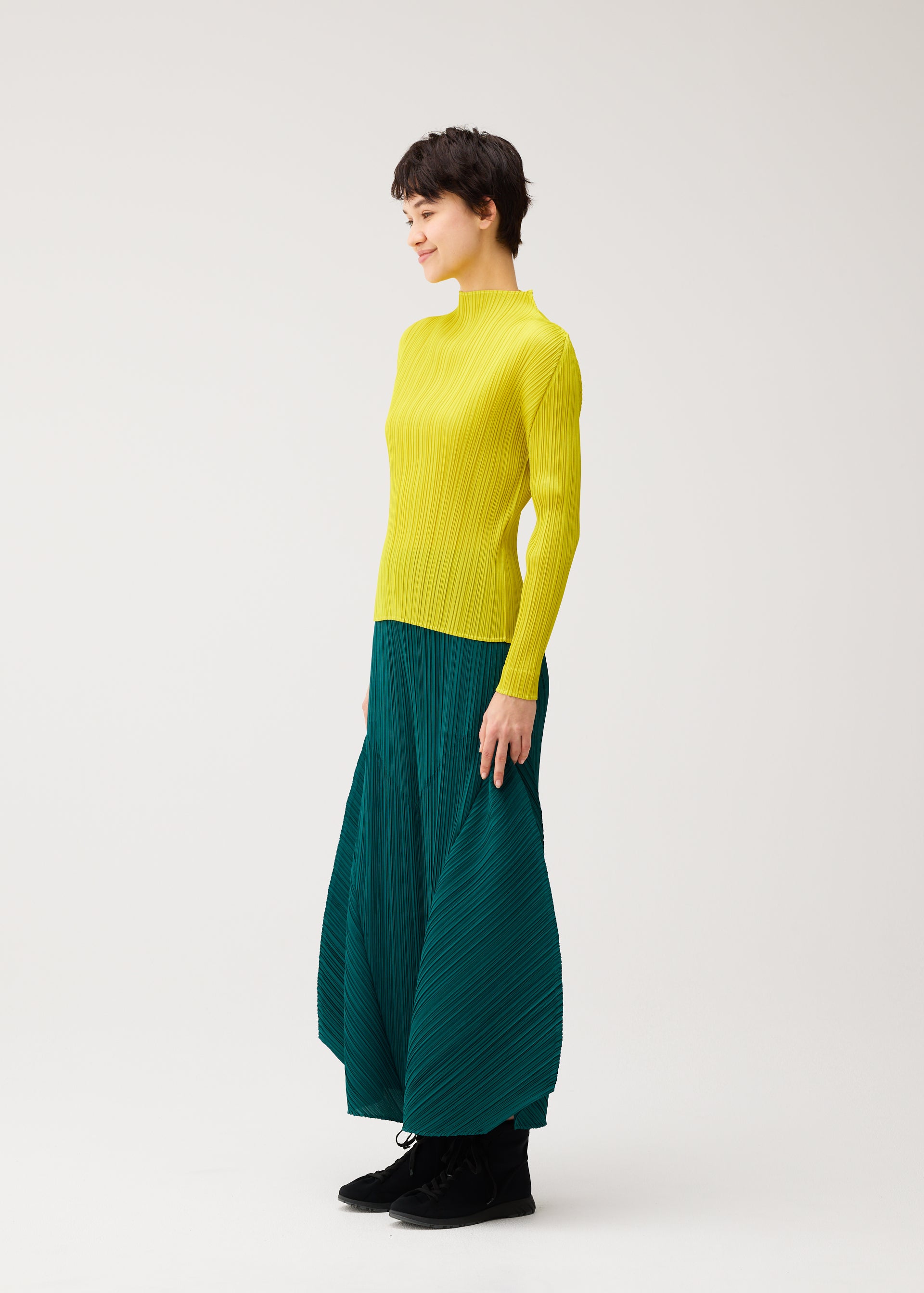 MONTHLY COLORS : OCTOBER – isseymiyake.com
