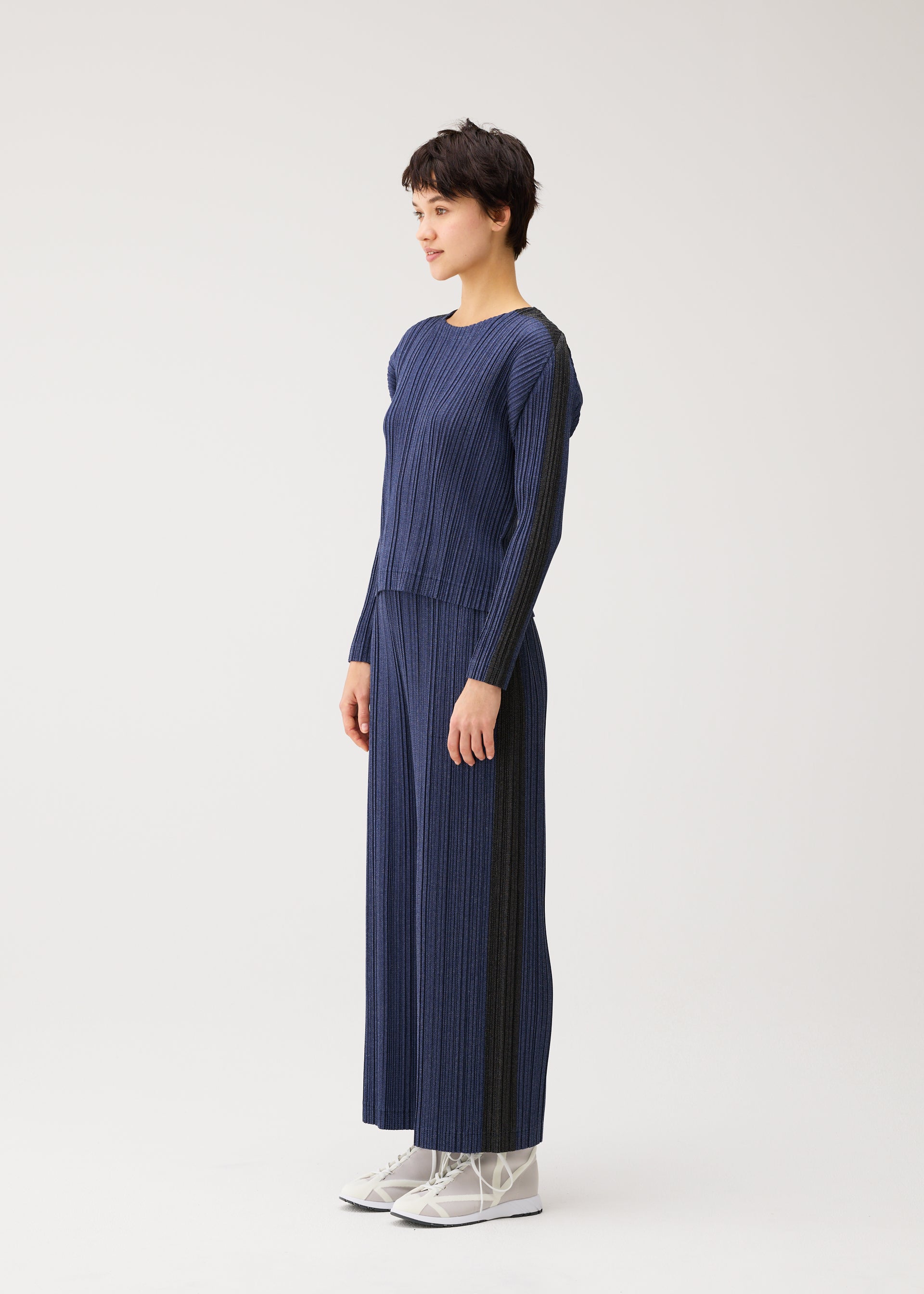 ISSEY MIYAKE HaaT ロングジレ　ワンピース　紺青 COTTON DENIM – isseymiyake.com