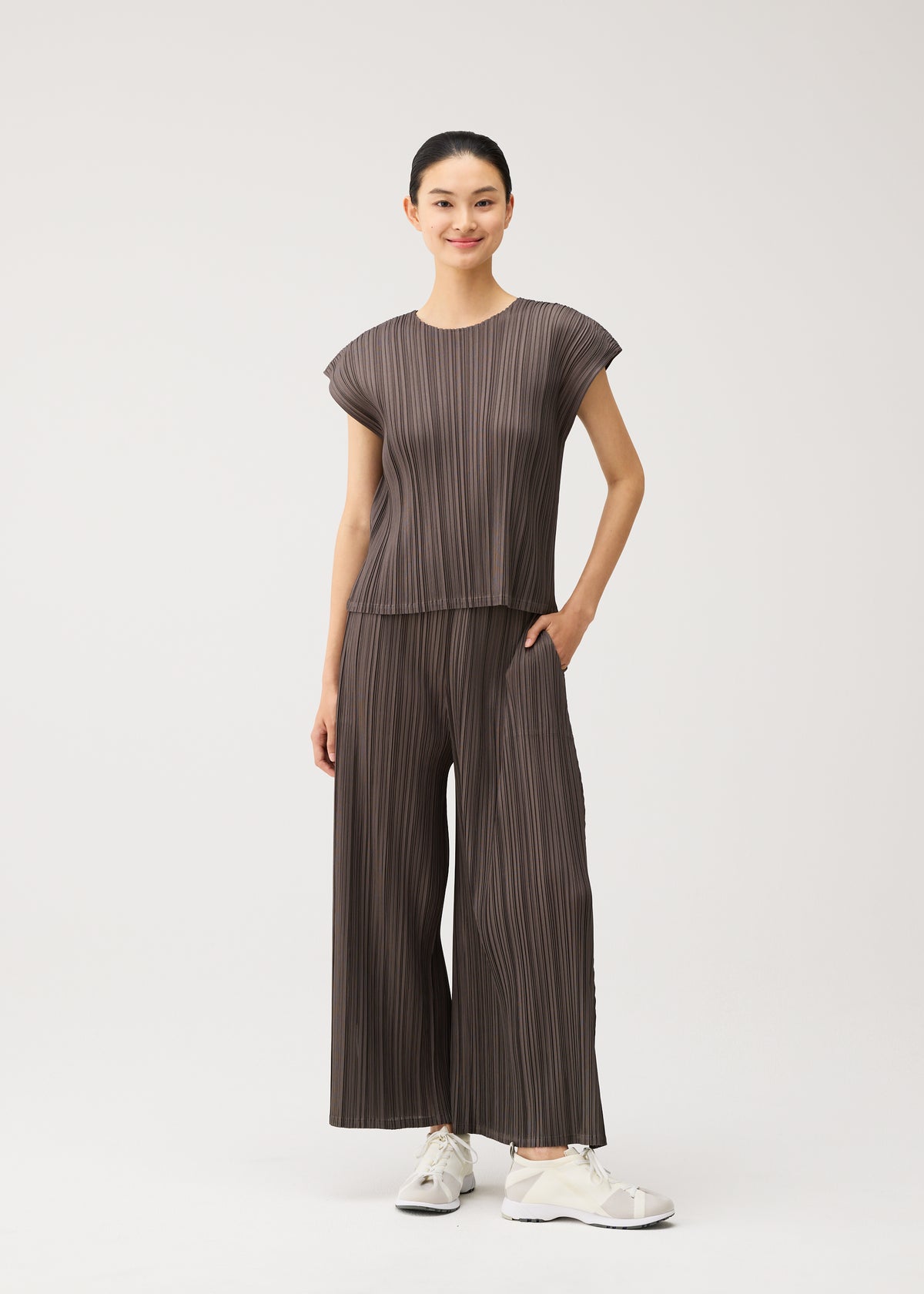MELLOW PLEATS、ウィメンズ_パンツ、着用画像4