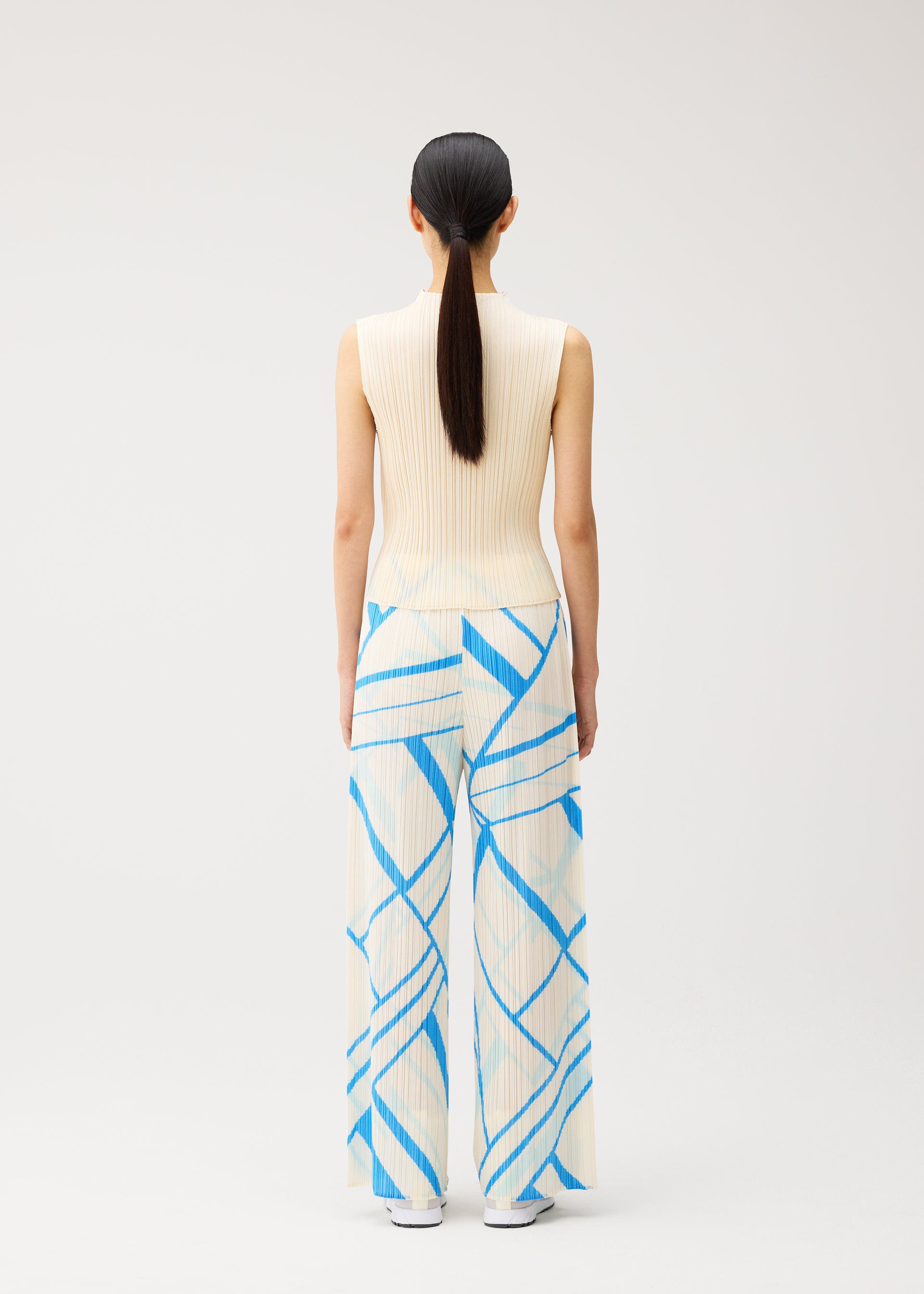 FOLD LINE – isseymiyake.com