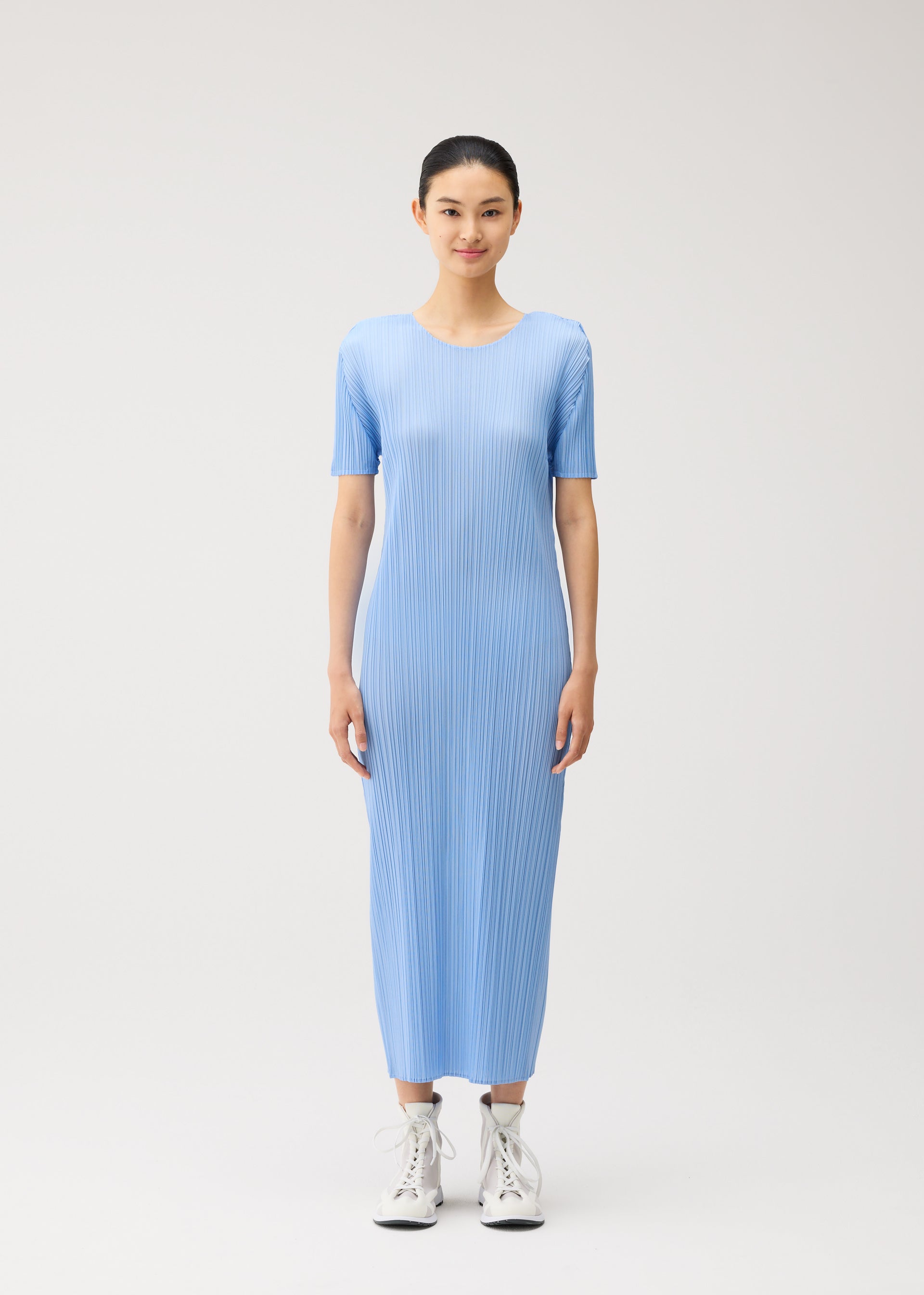 me ISSEY MIYAKE 半袖 チュニック ワンピース MONTHLY COLORS : AUGUST – isseymiyake.com