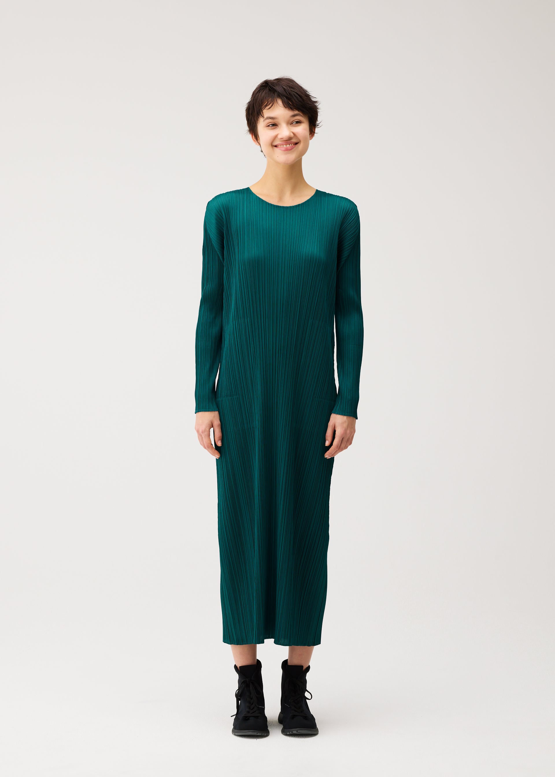 ウィメンズ／ワンピース – isseymiyake.com