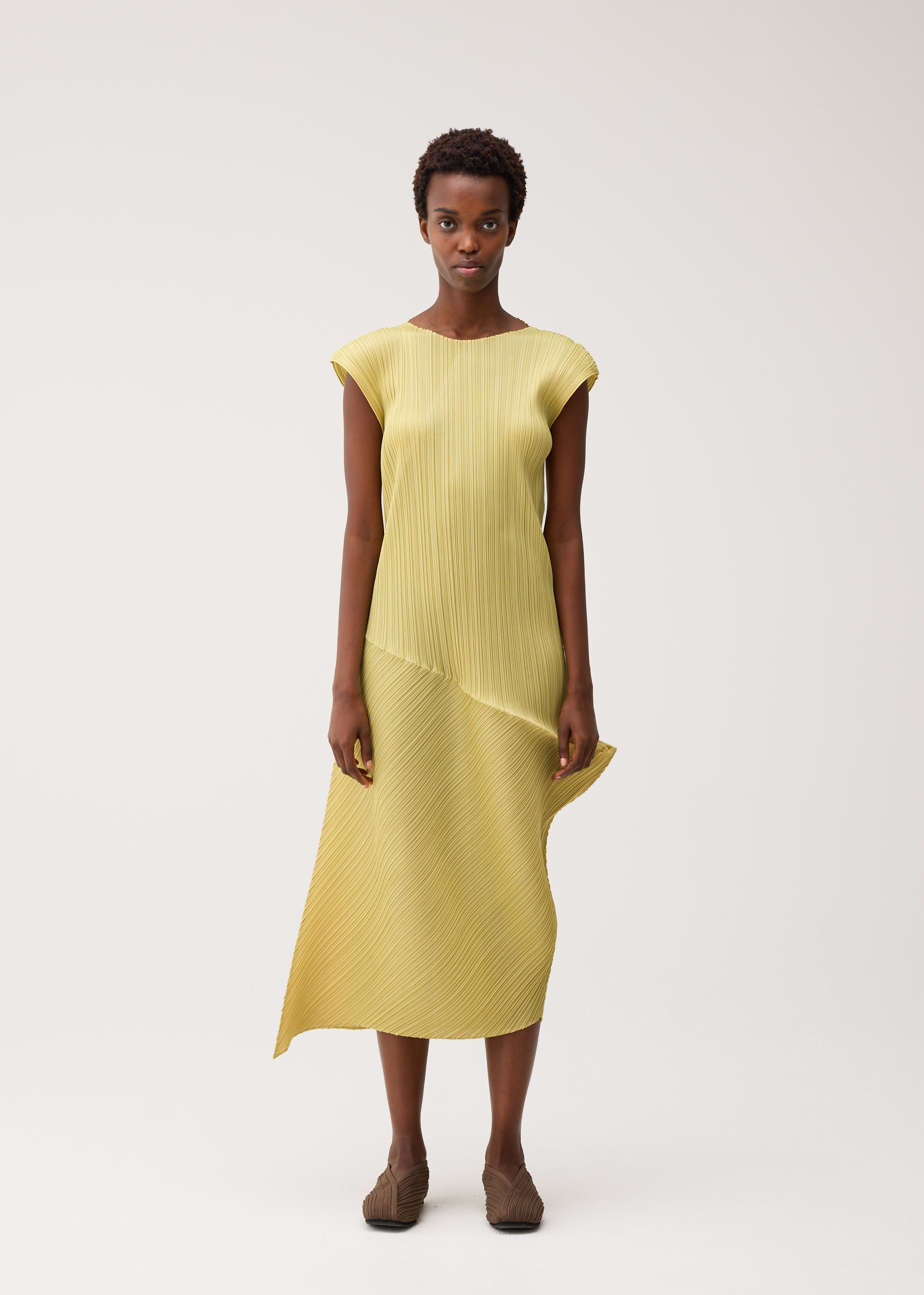 ウィメンズ／ワンピース – isseymiyake.com