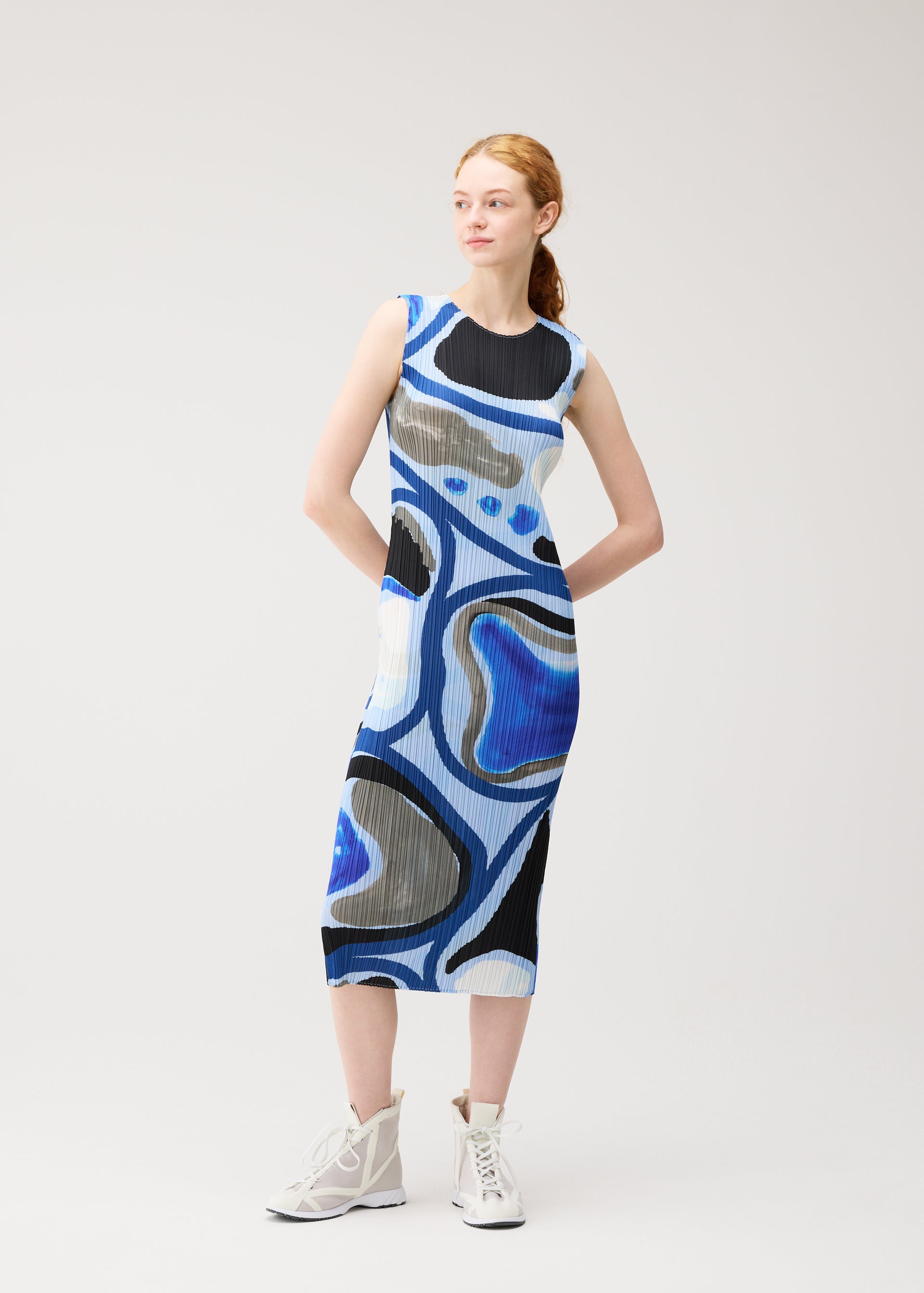 ＩS SＥＹ　ＭＩＹＡＫＥ　ラウンドネックノースリーブワンピース ROLL – isseymiyake.com