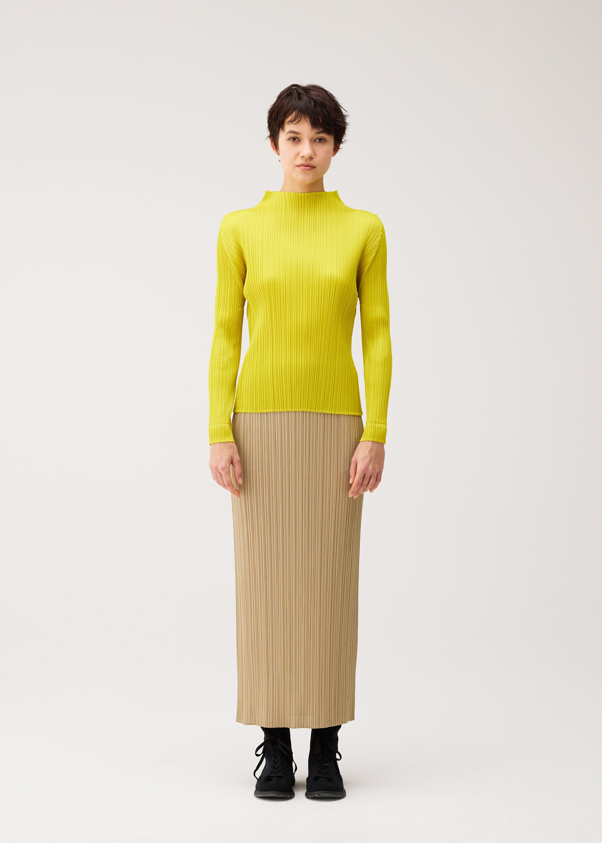 ウィメンズ／トップス／トップ – isseymiyake.com