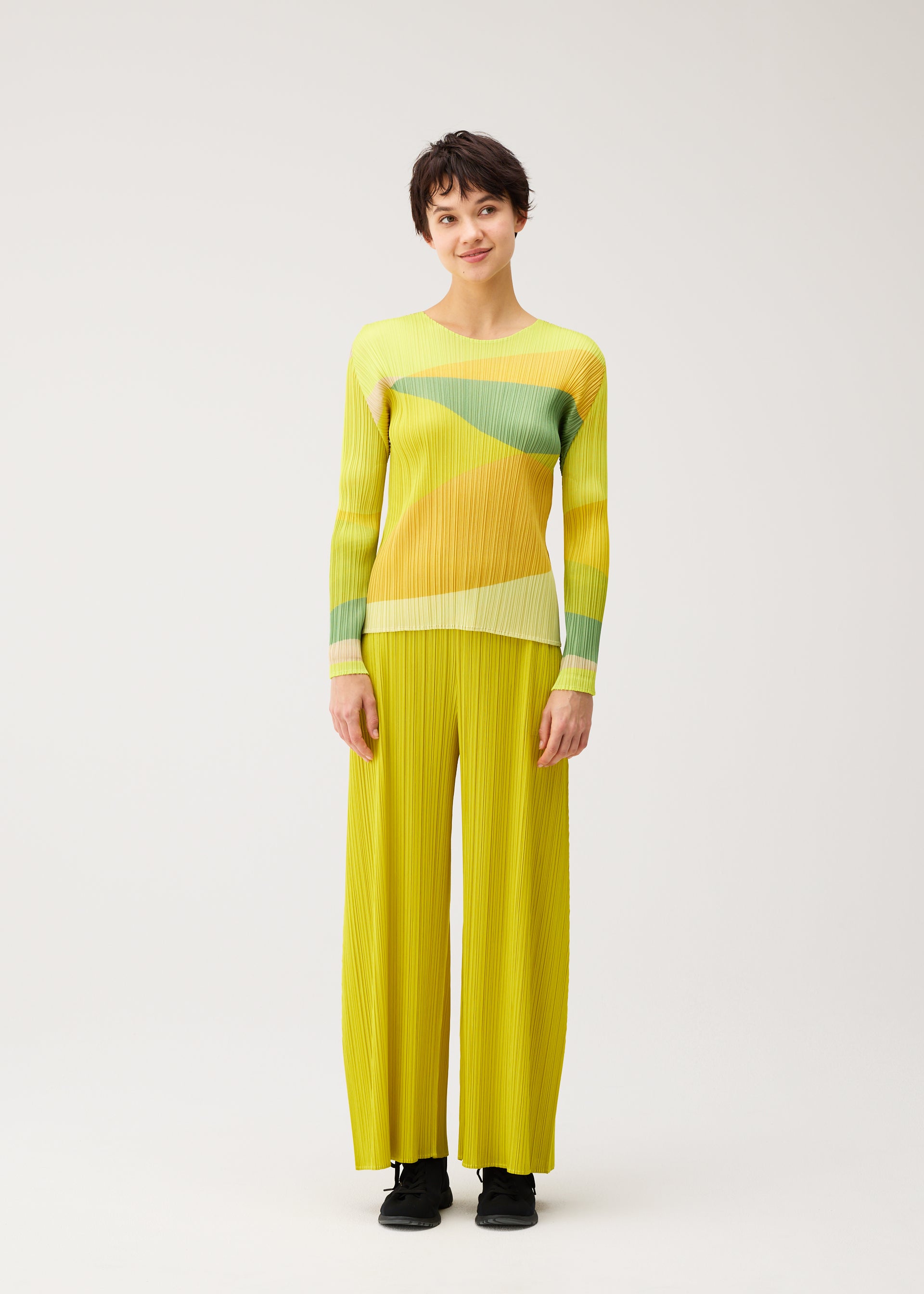 ウィメンズ／トップス／トップ – isseymiyake.com