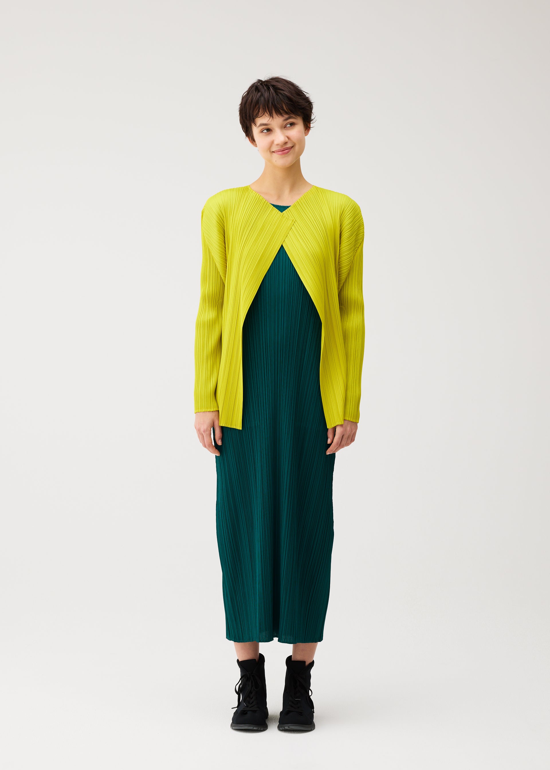 PLEATS PLEASE ISSEY MIYAKE – isseymiyake.com