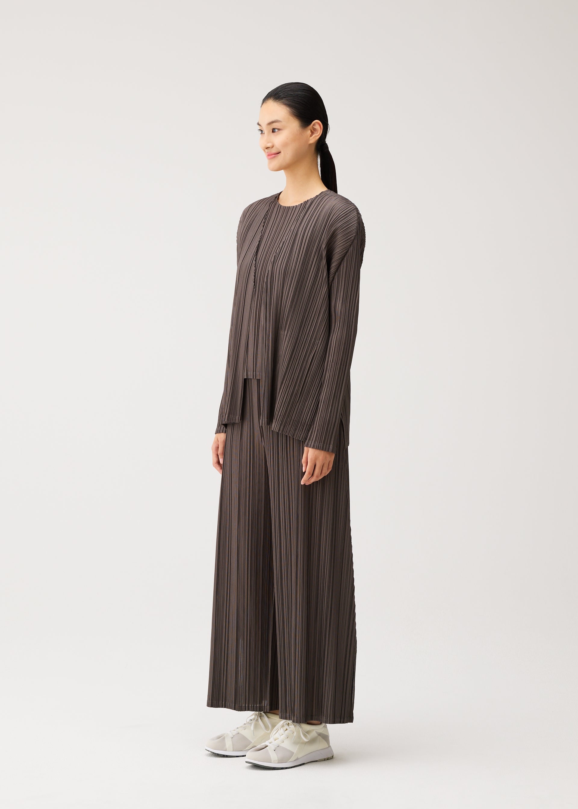 MELLOW PLEATS – isseymiyake.com