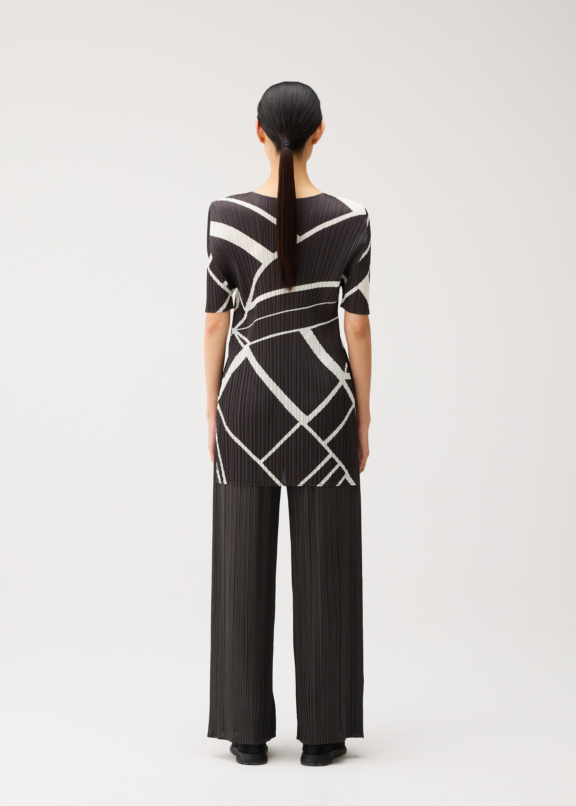 FOLD LINE – isseymiyake.com