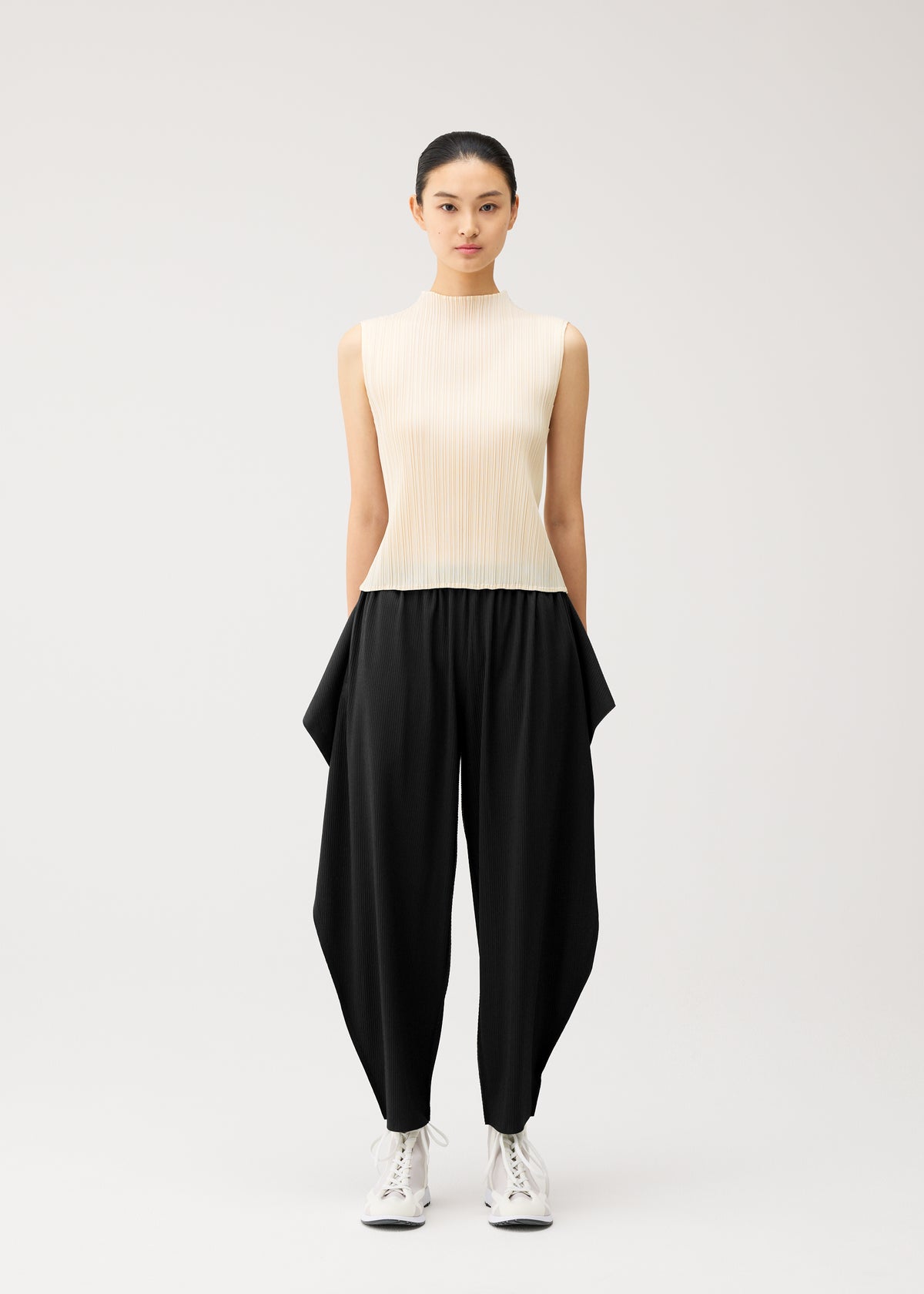 A-POC BOTTOMS、ウィメンズ_パンツ、着用画像1
