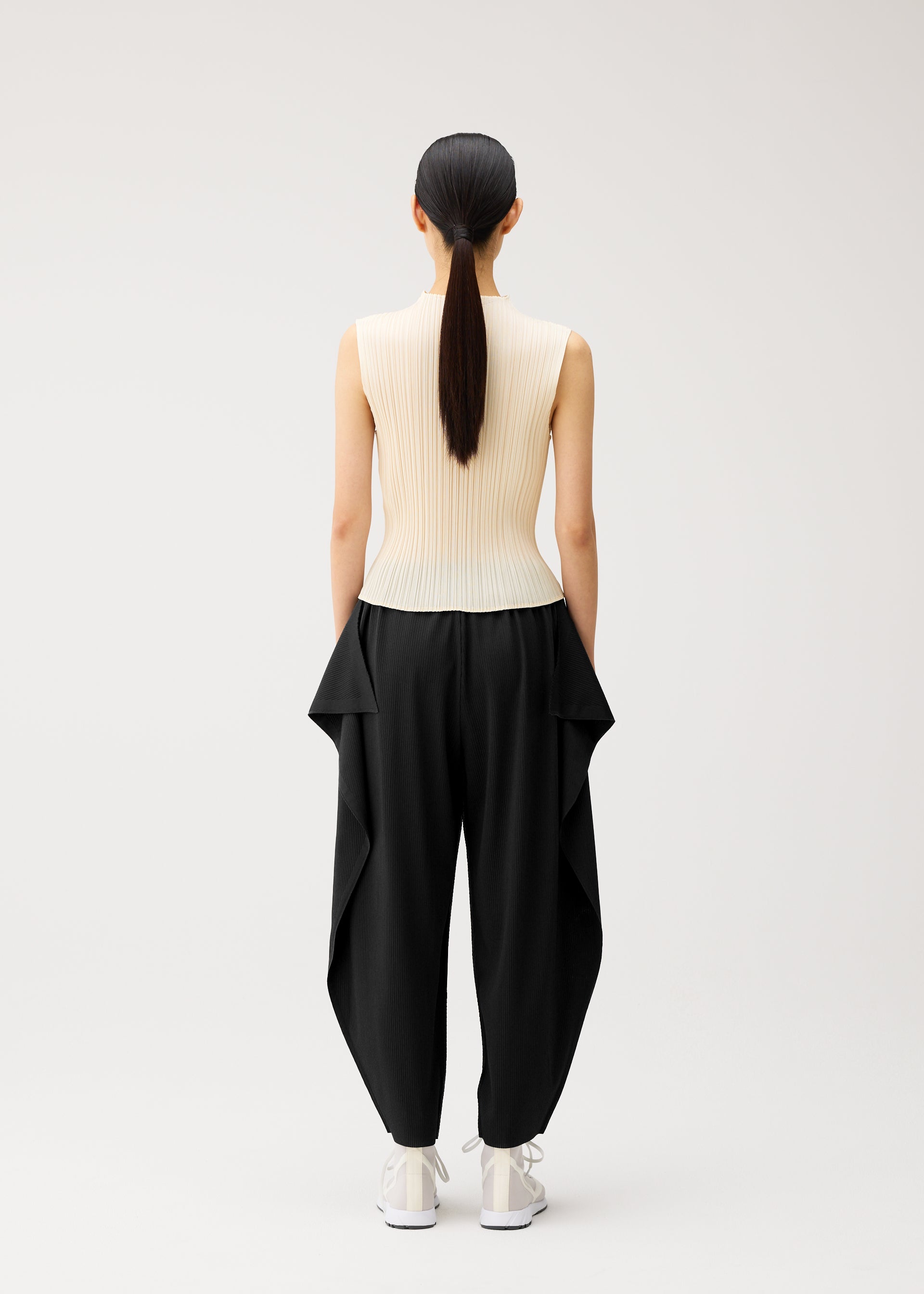 A-POC BOTTOMS、ウィメンズ_パンツ、着用画像3