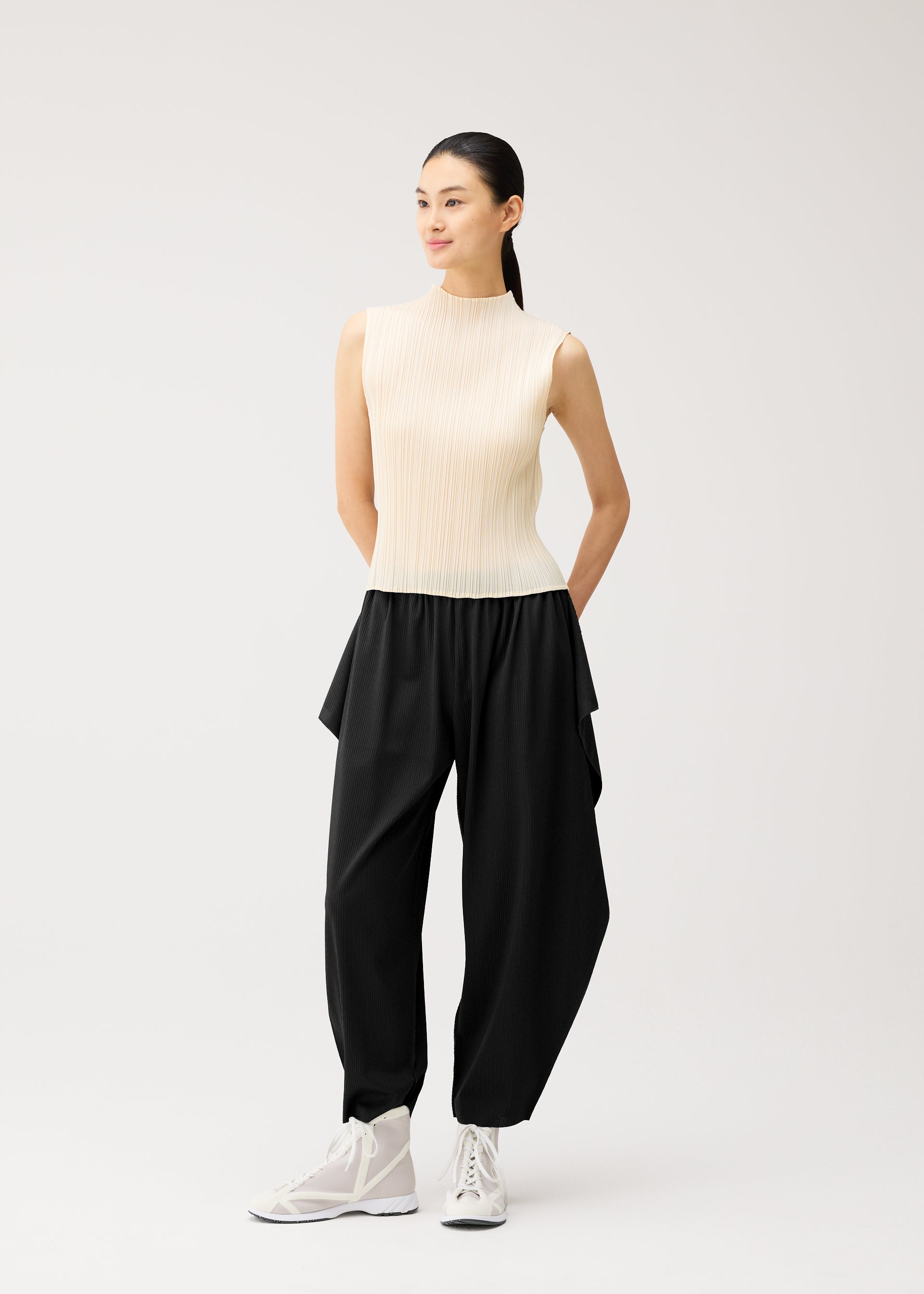 A-POC BOTTOMS、ウィメンズ_パンツ、着用画像4