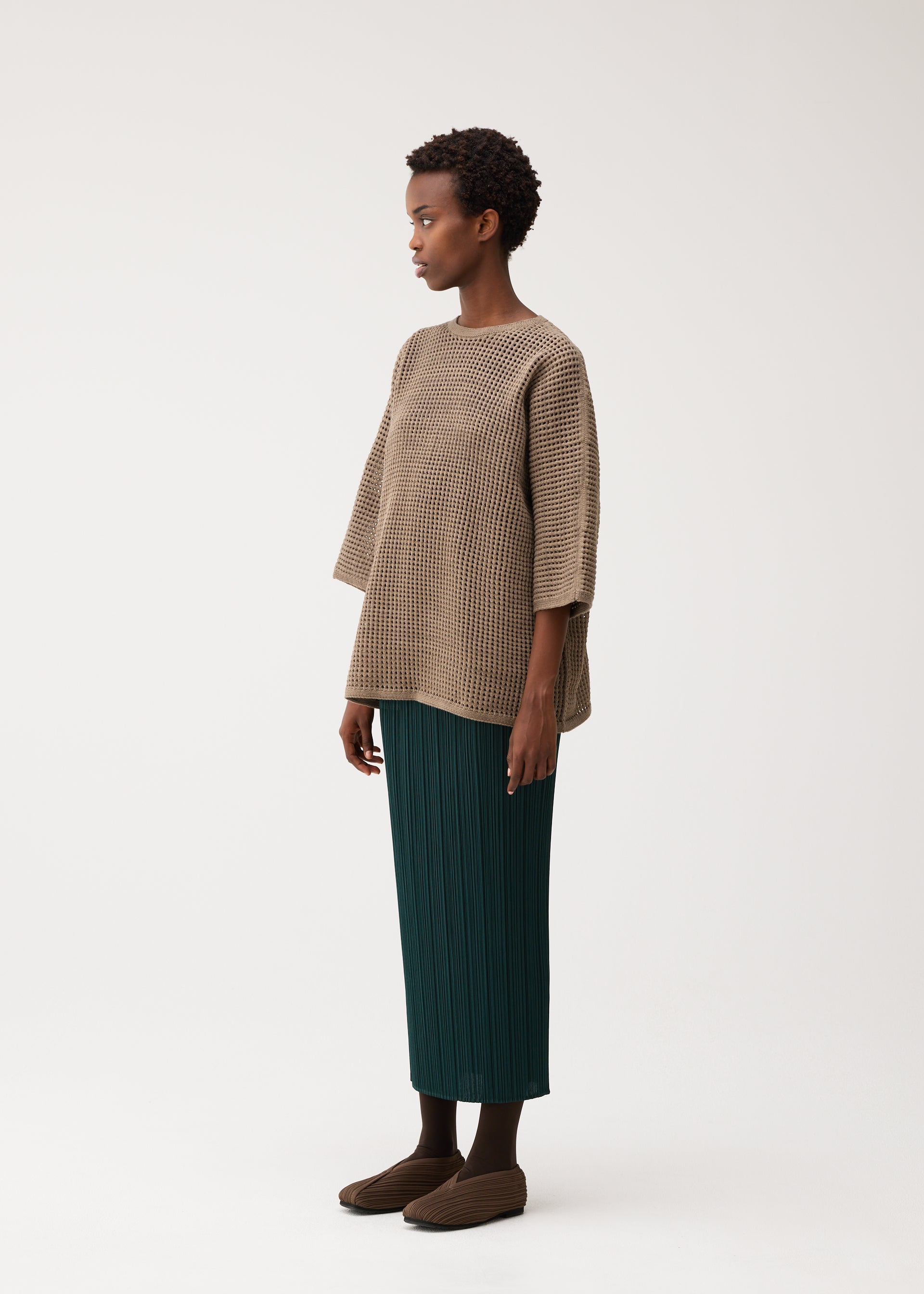 me ISSEY MIYAKE メッシュ ニット カットソー ブラウン系 DOT KNIT – isseymiyake.com