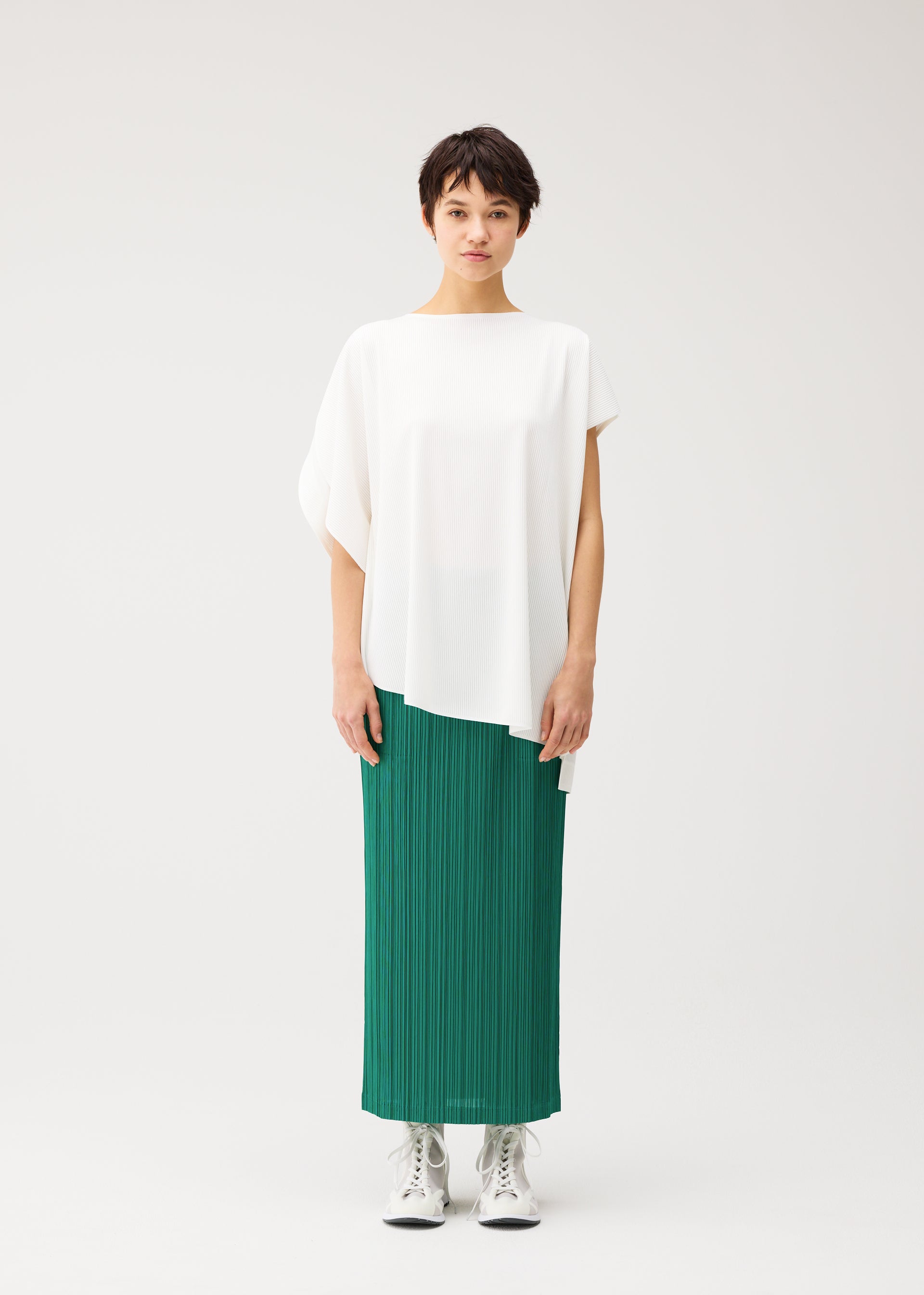 ISSEY MIYAKE ブラック チュニック 半袖 A-POC SLICE – isseymiyake.com