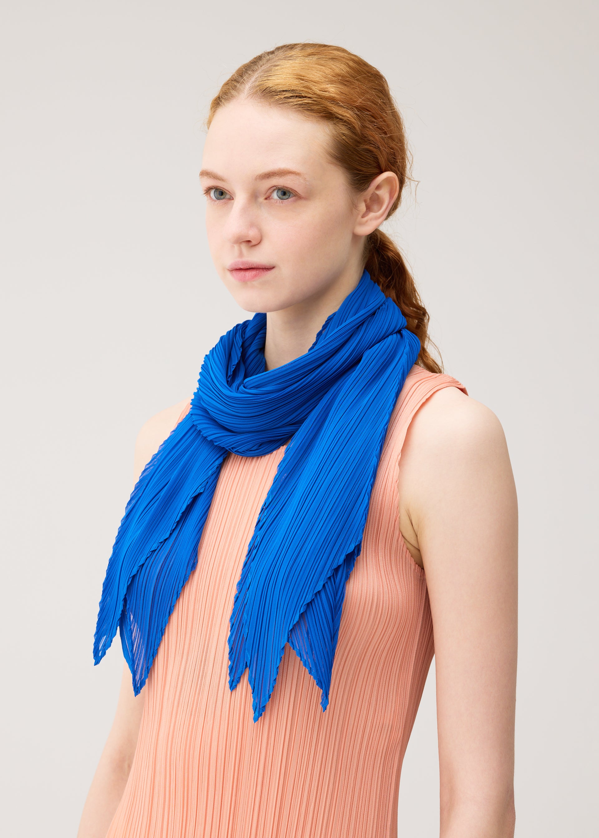 MONTHLY SCARF JULY – isseymiyake.com