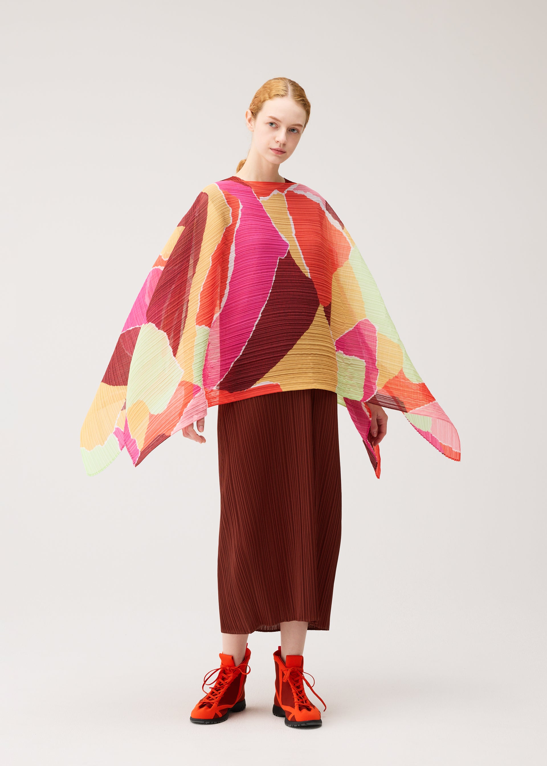 SURPRISE! MADAME-T – isseymiyake.com