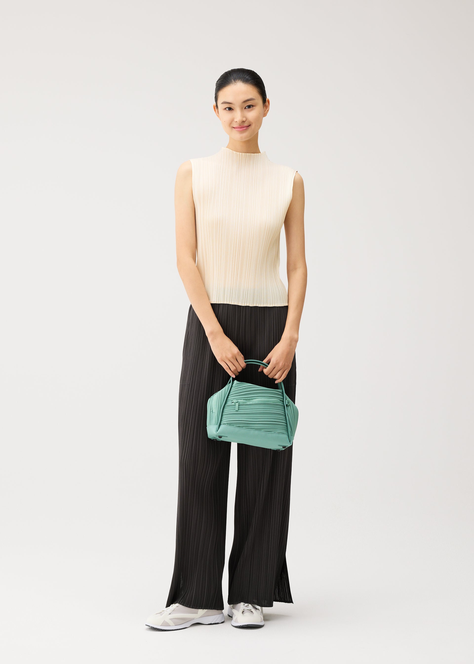 PLEATS PLEASE ISSEY MIYAKE – isseymiyake.com