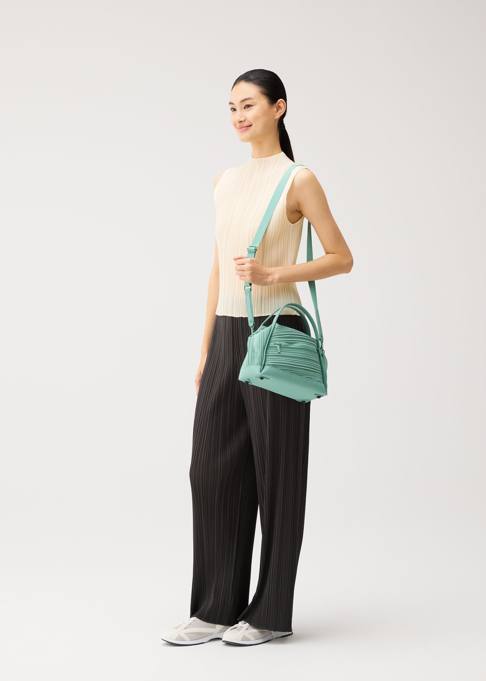 BIAS PLEATS BAG – isseymiyake.com