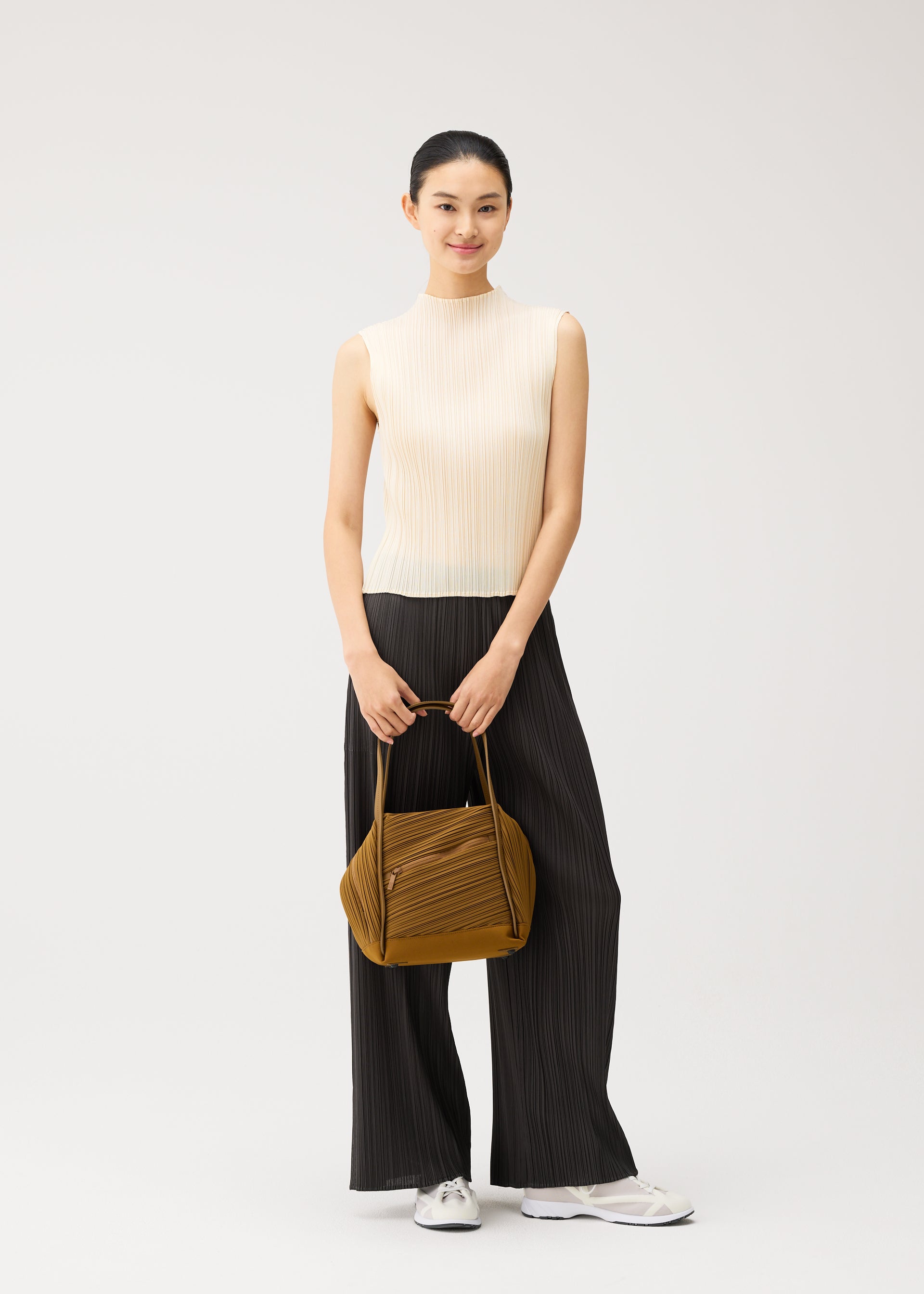 BIAS PLEATS BAG – isseymiyake.com