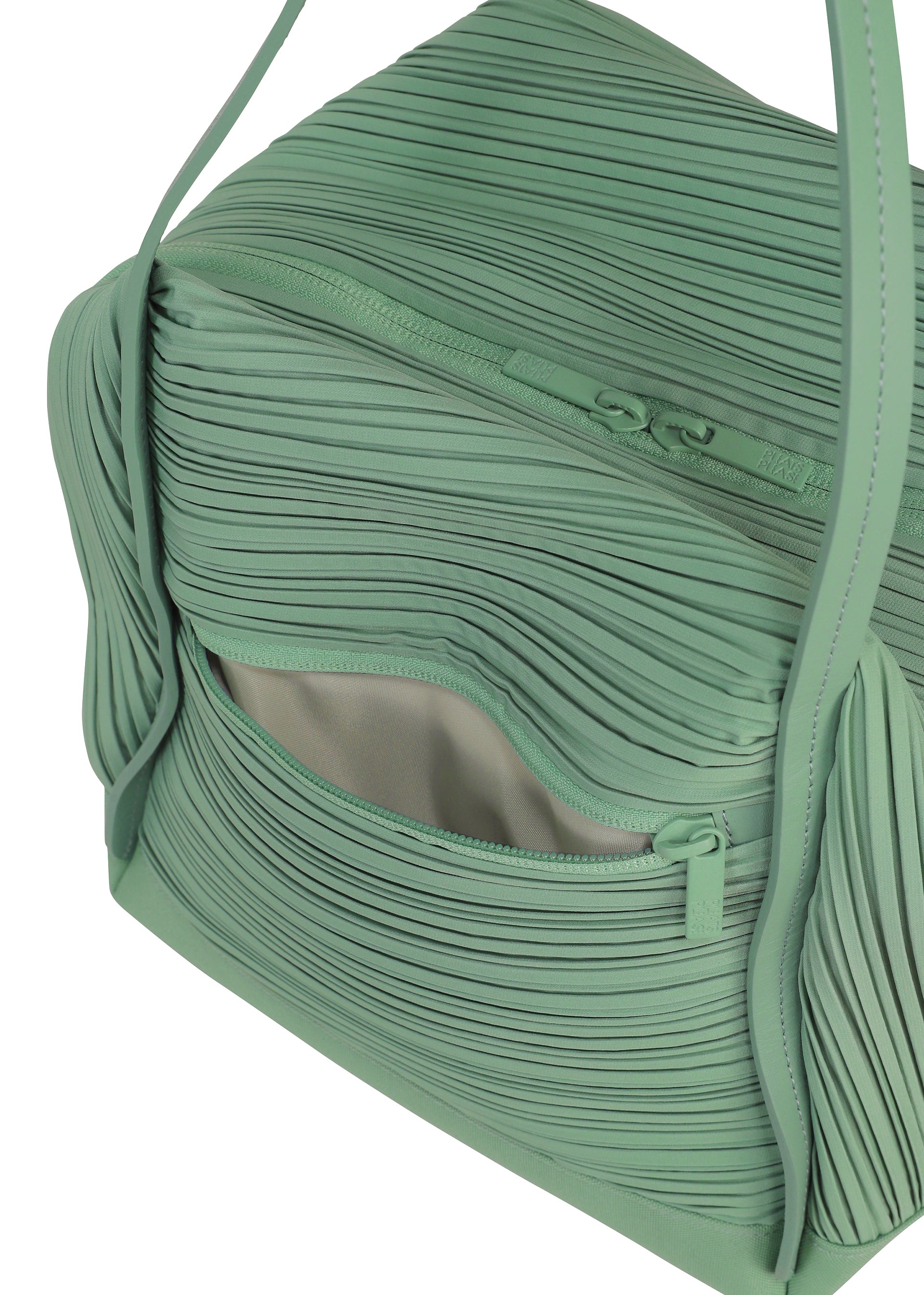 BIAS PLEATS BAG – isseymiyake.com