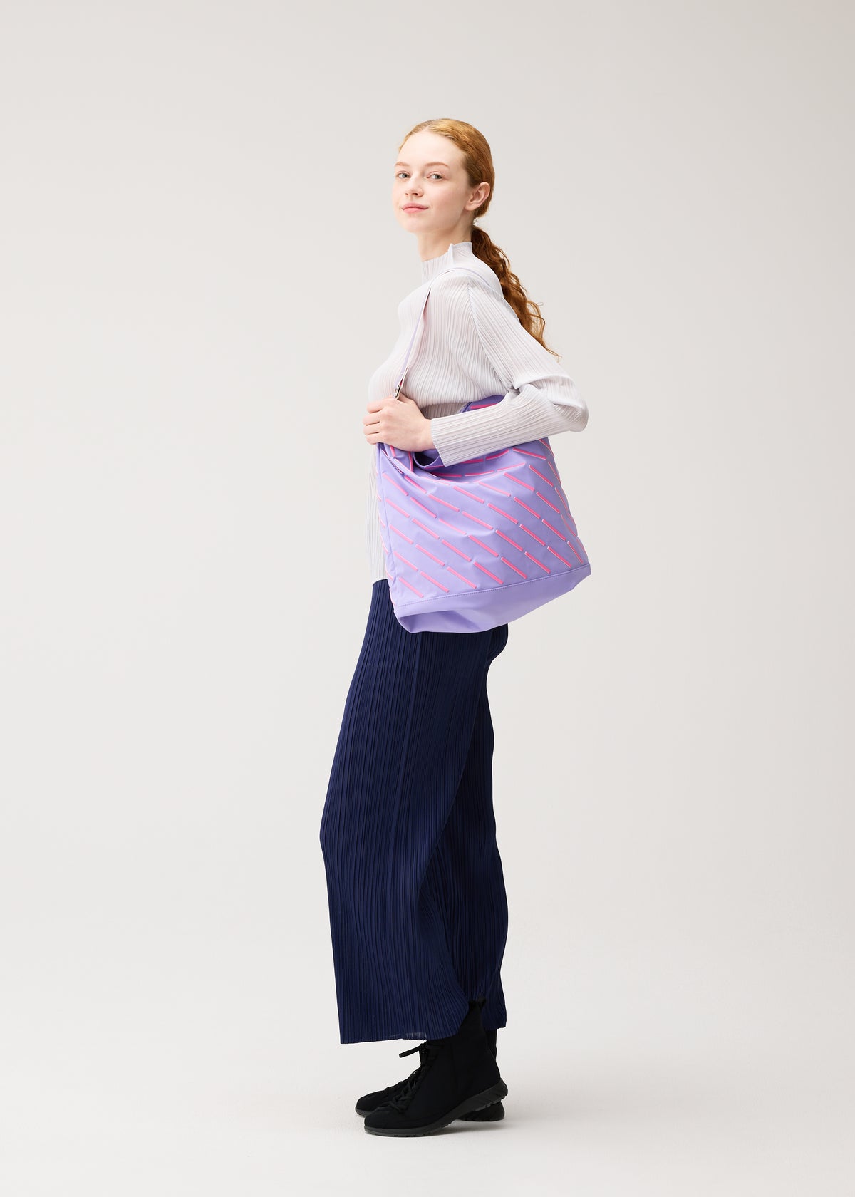 LINE BAG、バッグ&財布_ハンドバッグ、着用画像2