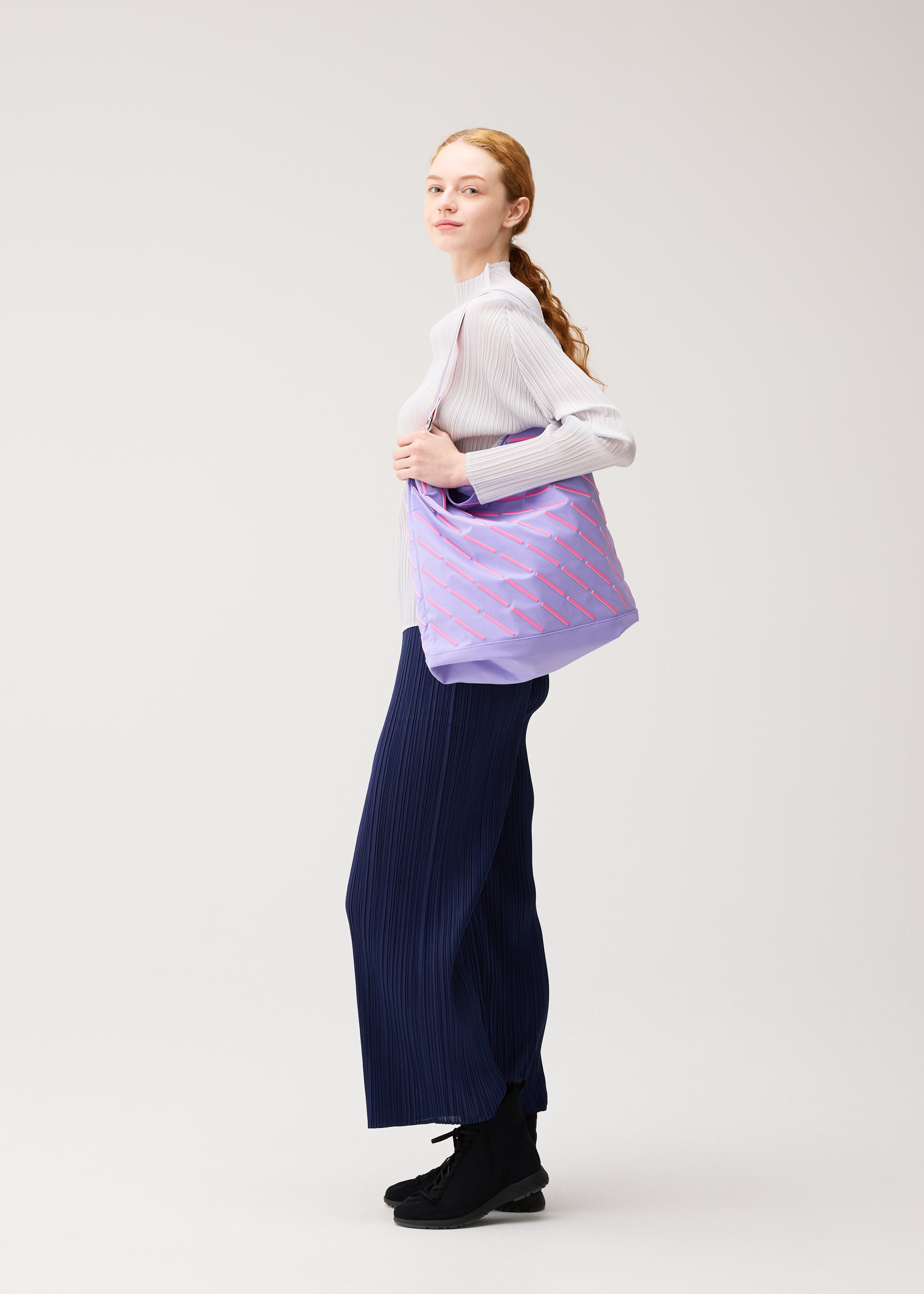 LINE BAG、バッグ&財布_ハンドバッグ、着用画像2