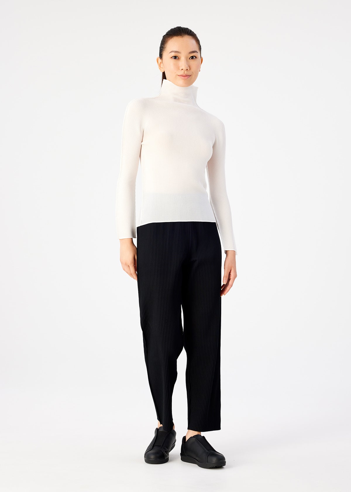 me ISSEY MIYAKE MELLOW STRETCH PLEATS