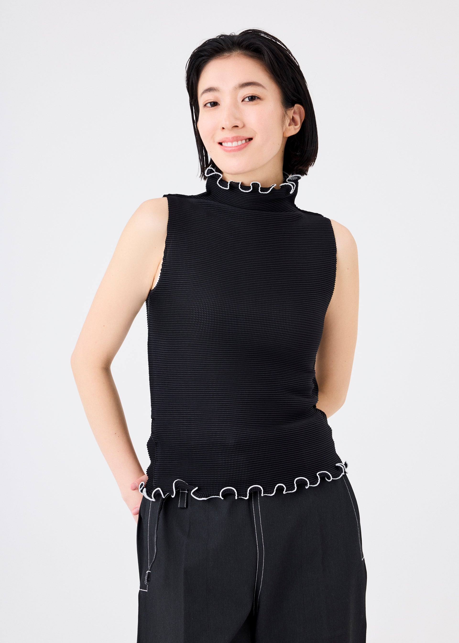 MELLOW STRETCH PLEATS、ウィメンズ_トップス_トップ、着用画像1