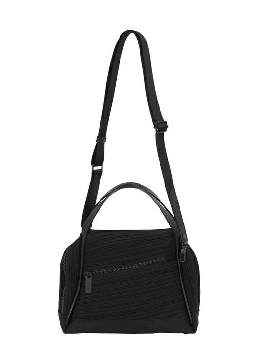 BIAS PLEATS BAG、バッグ&財布_ショルダーバッグ、ブラック