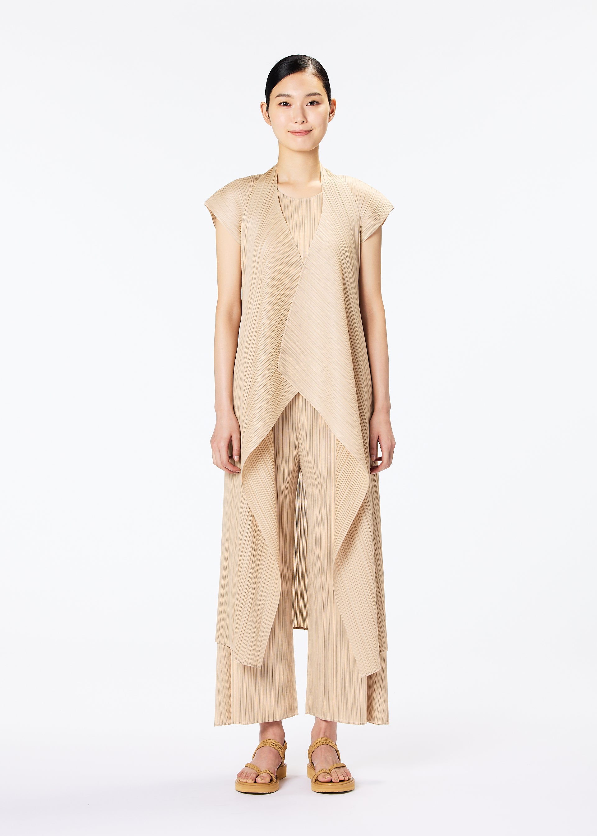 MONTHLY COLORS : JUNE – isseymiyake.com