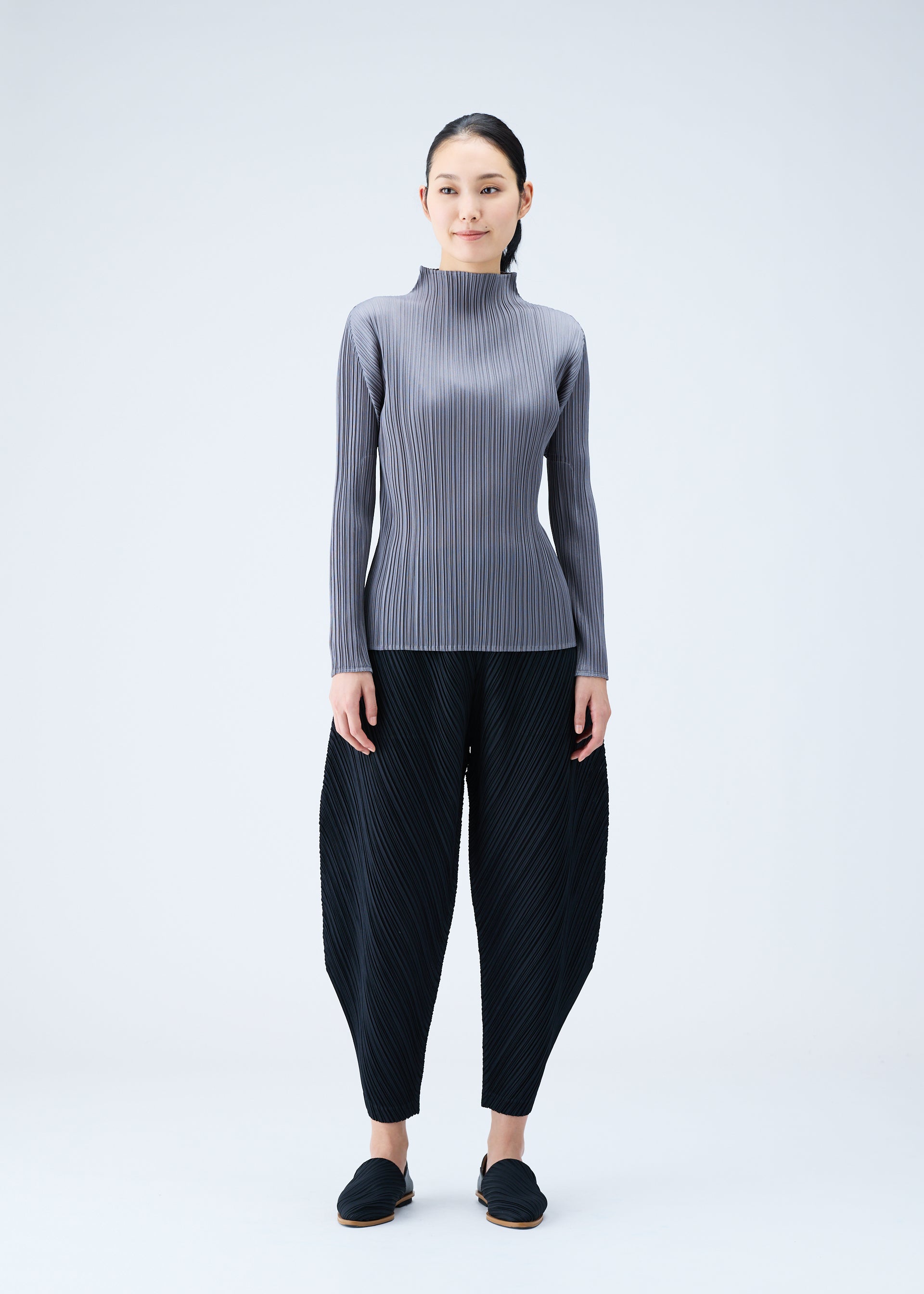 ウィメンズ／パンツ – isseymiyake.com