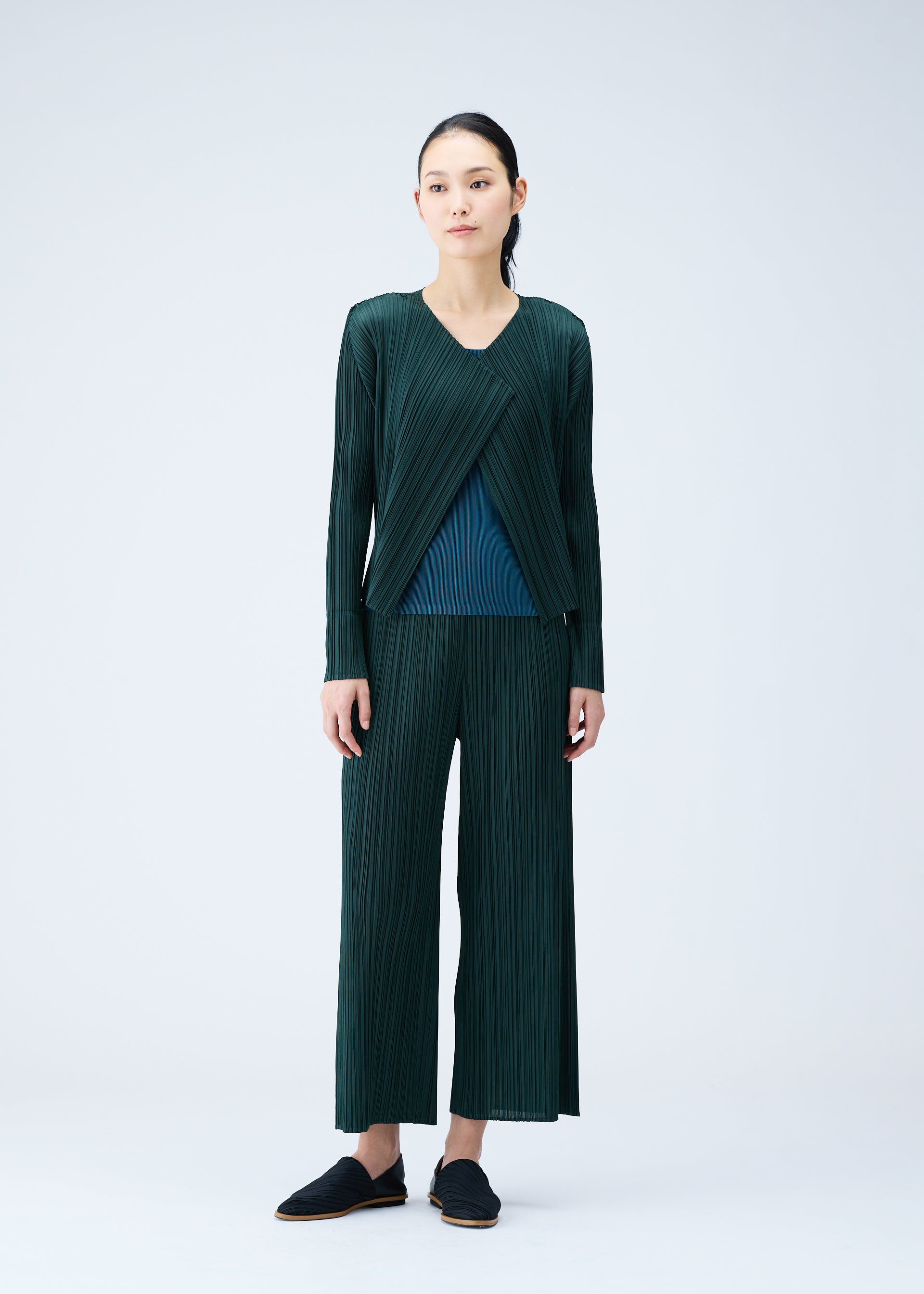 MONTHLY COLORS : JULY – isseymiyake.com